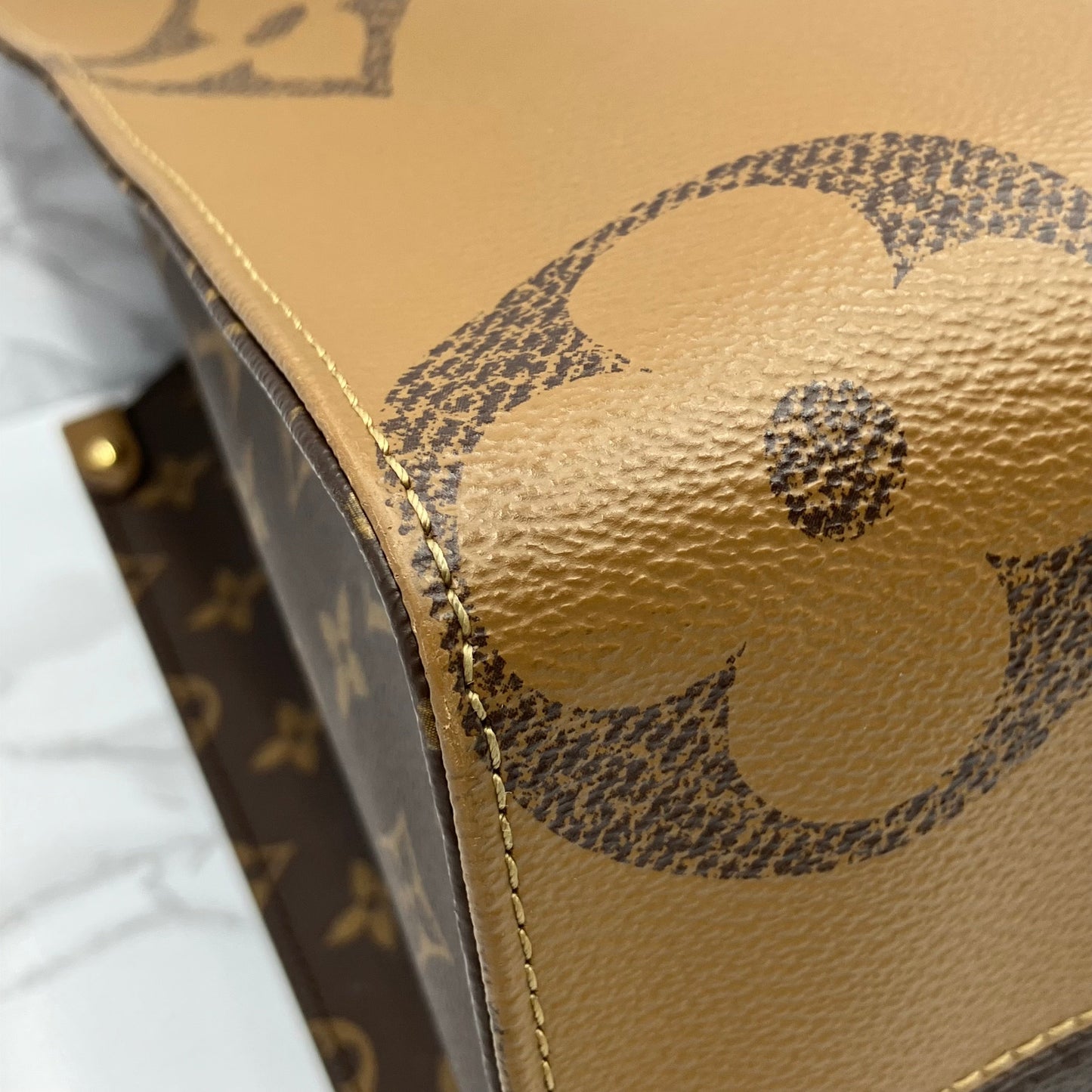 LOUIS VUITTON On The Go MM Monogram Giant Reverse