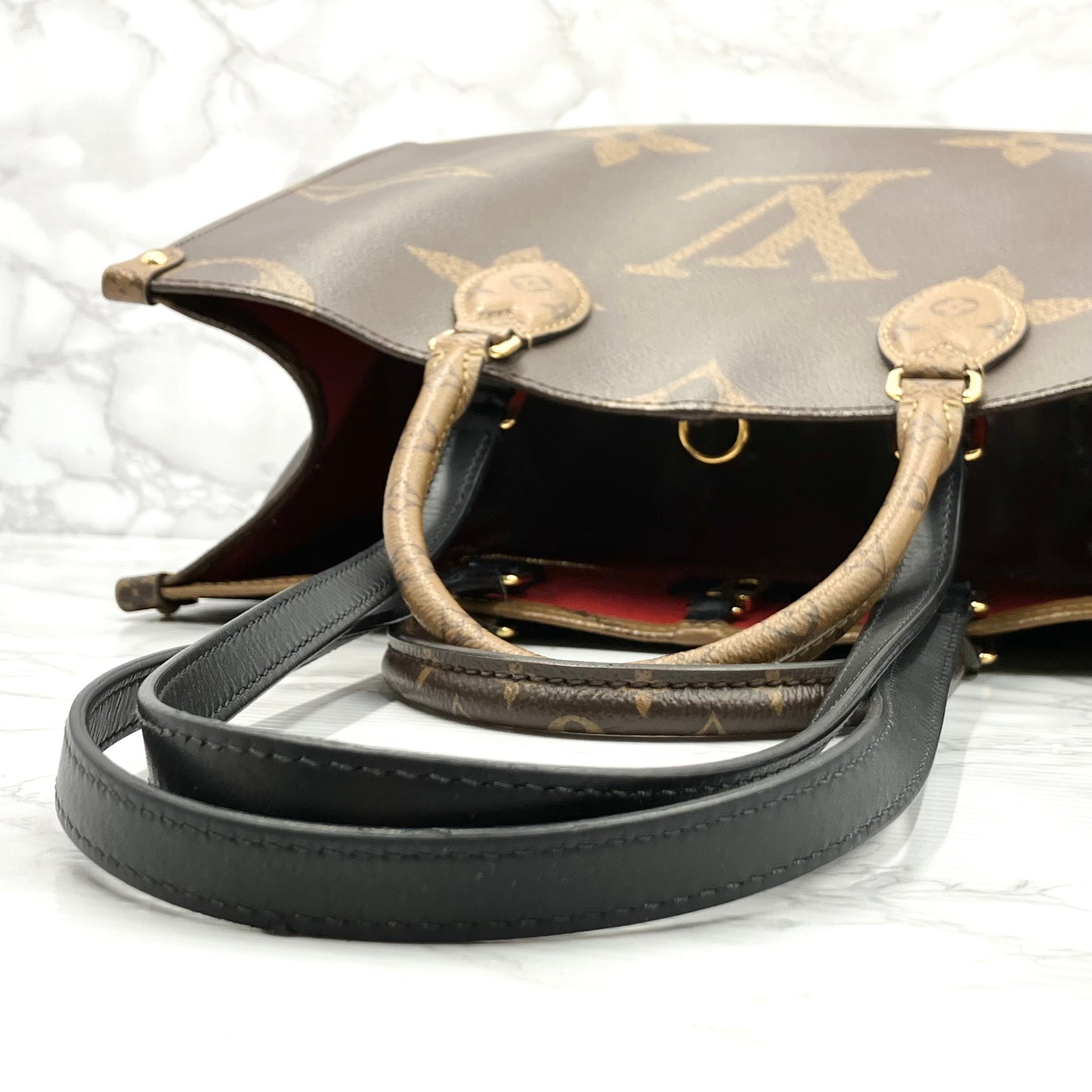 LOUIS VUITTON On The Go MM Monogram Giant Reverse