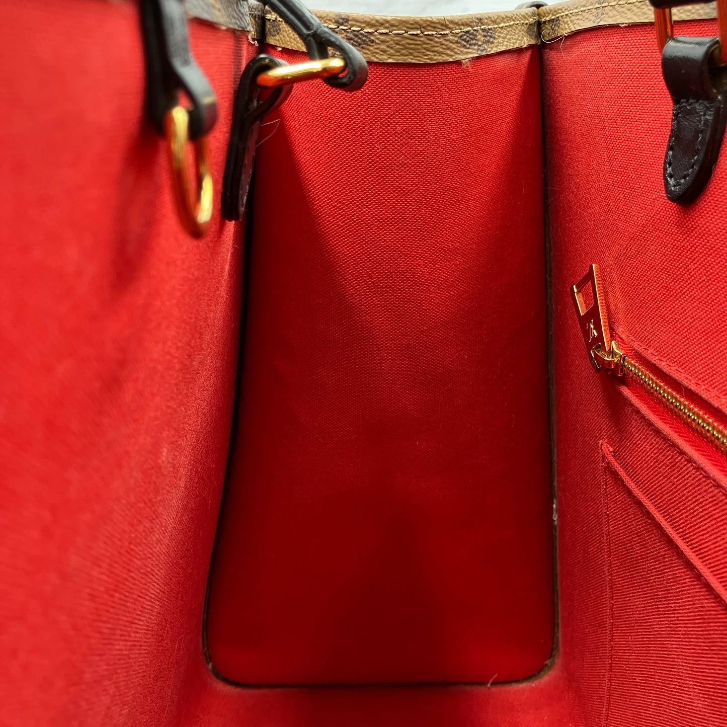 LOUIS VUITTON On The Go MM Monogram Giant Reverse
