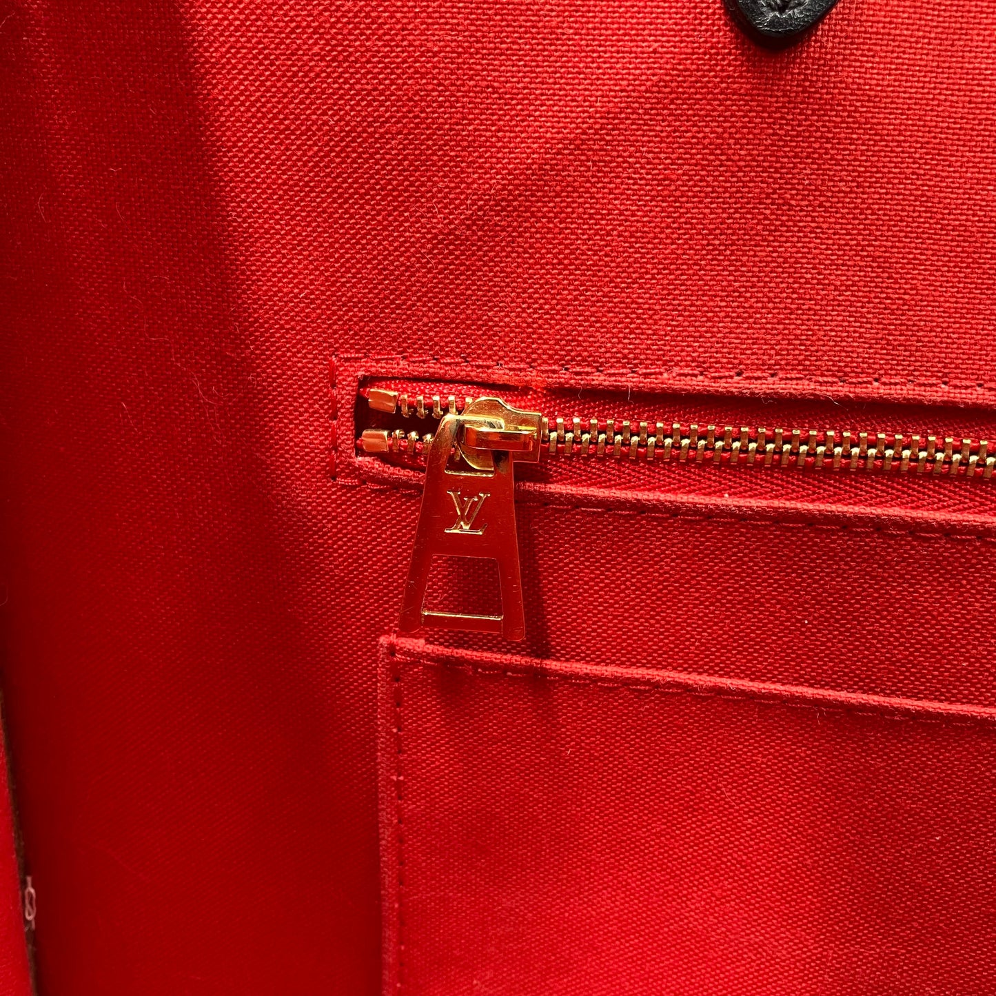 LOUIS VUITTON On The Go MM Monogram Giant Reverse