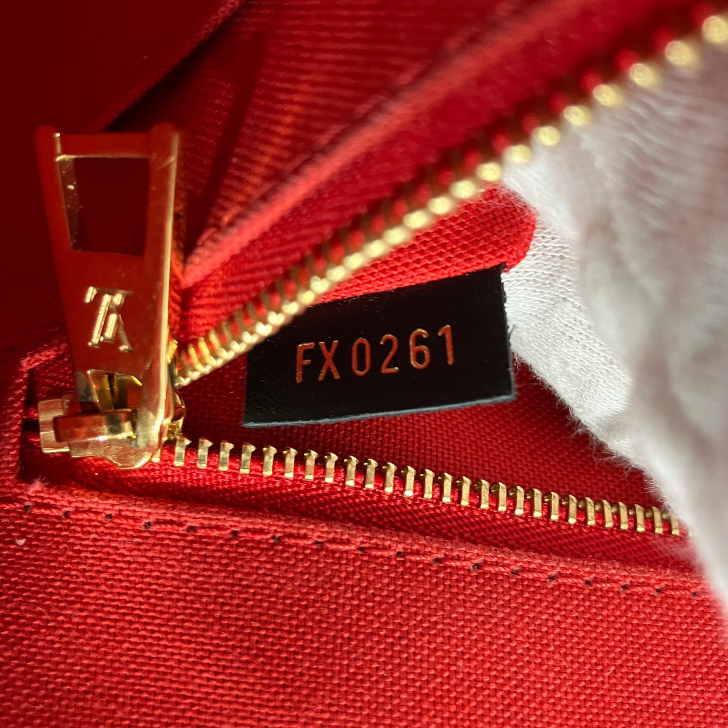LOUIS VUITTON On The Go MM Monogram Giant Reverse