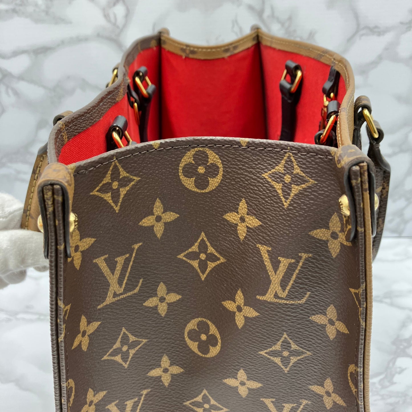 LOUIS VUITTON On The Go MM Monogram Giant Reverse