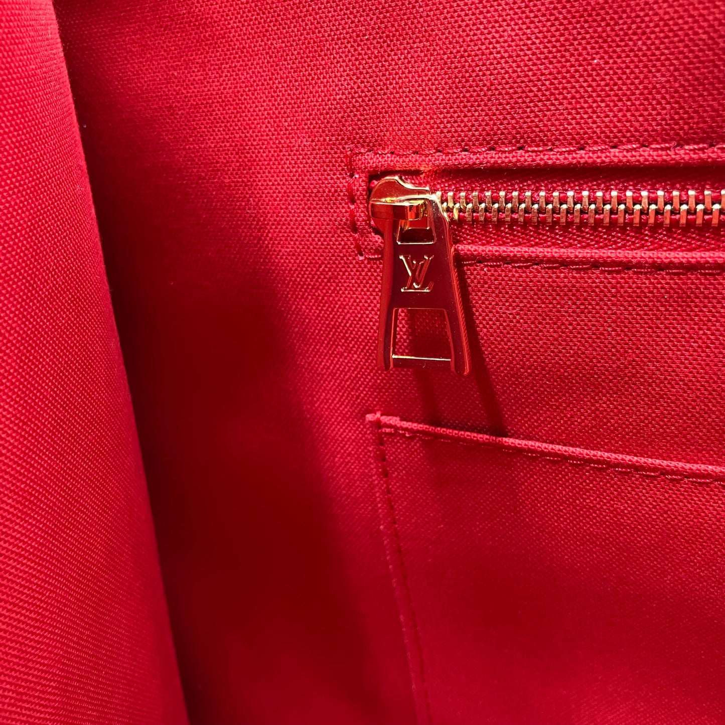 LOUIS VUITTON On The Go GM Monogram Giant Reverse