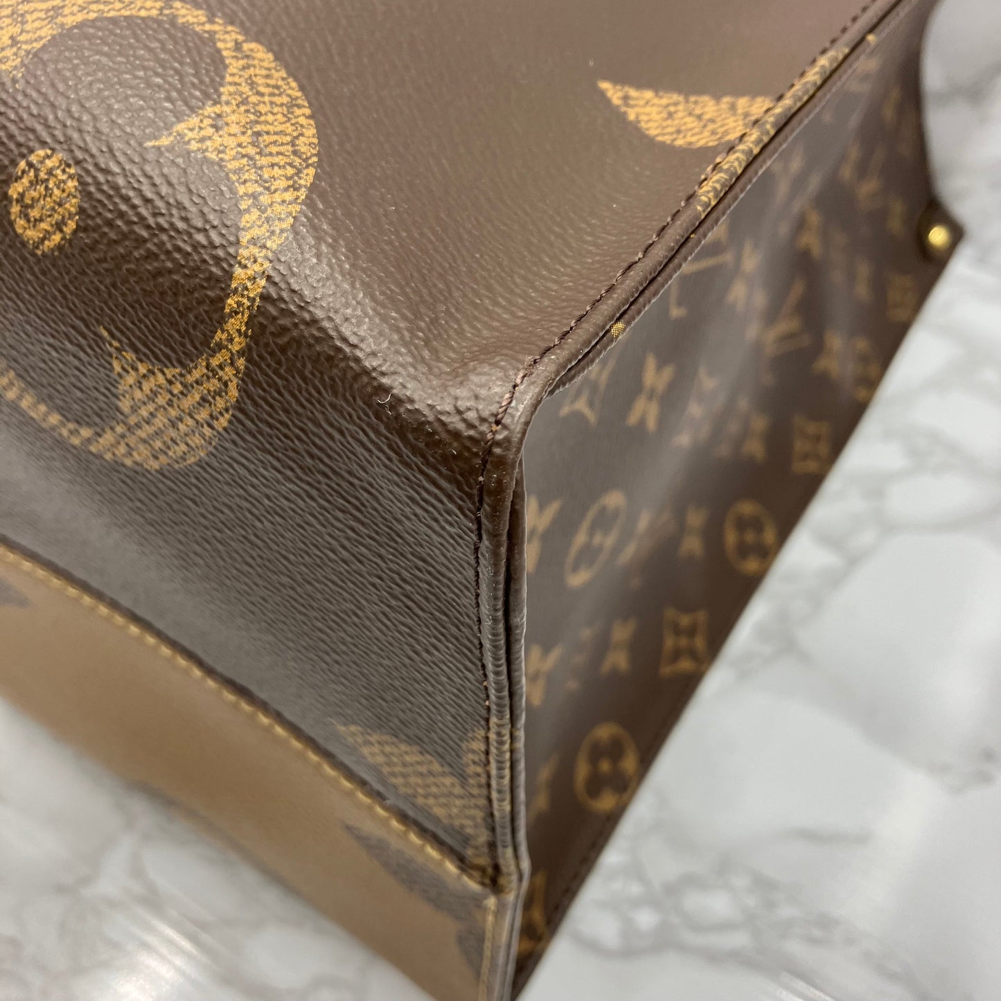 LOUIS VUITTON On The Go GM Monogram Giant Reverse