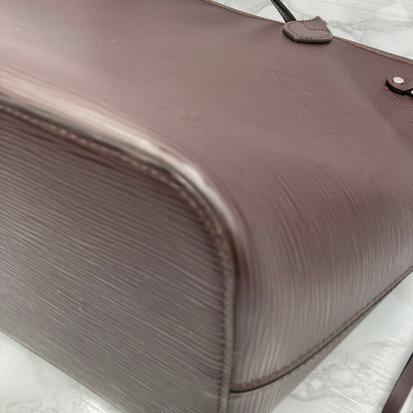 LOUIS VUITTON Epi Neverfull MM fuchsia