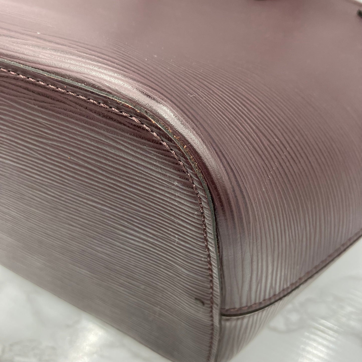 LOUIS VUITTON Epi Neverfull MM fuchsia