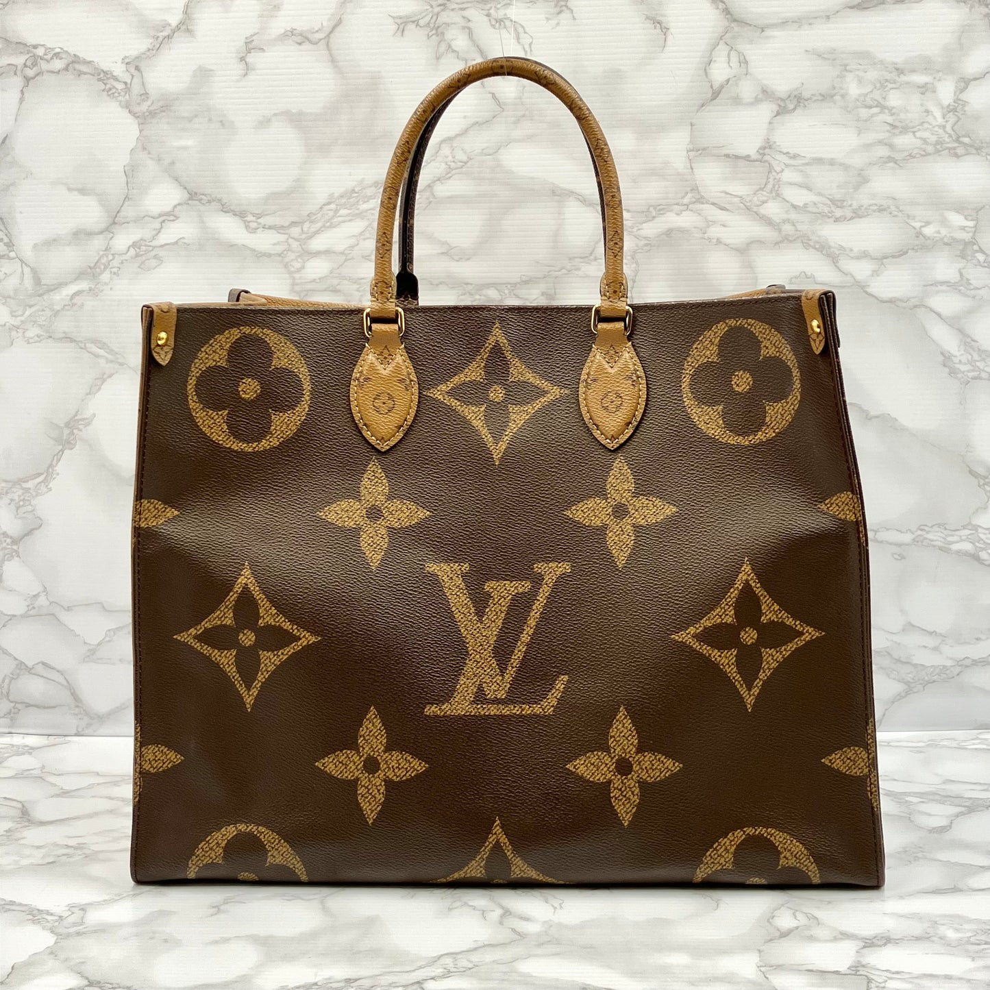 LOUIS VUITTON Giant Monogram Reverse ON THE GO GM