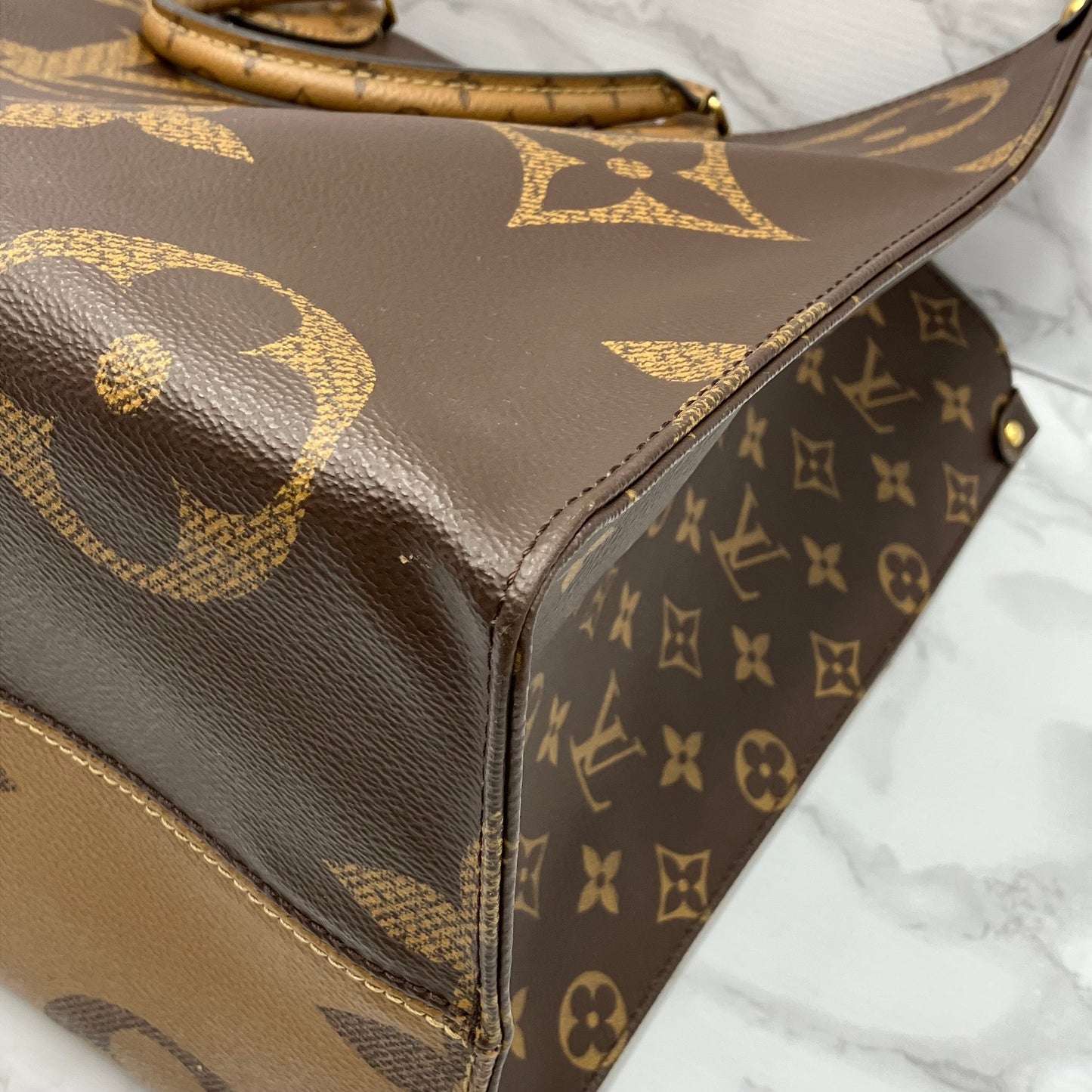 LOUIS VUITTON Giant Monogram Reverse ON THE GO GM