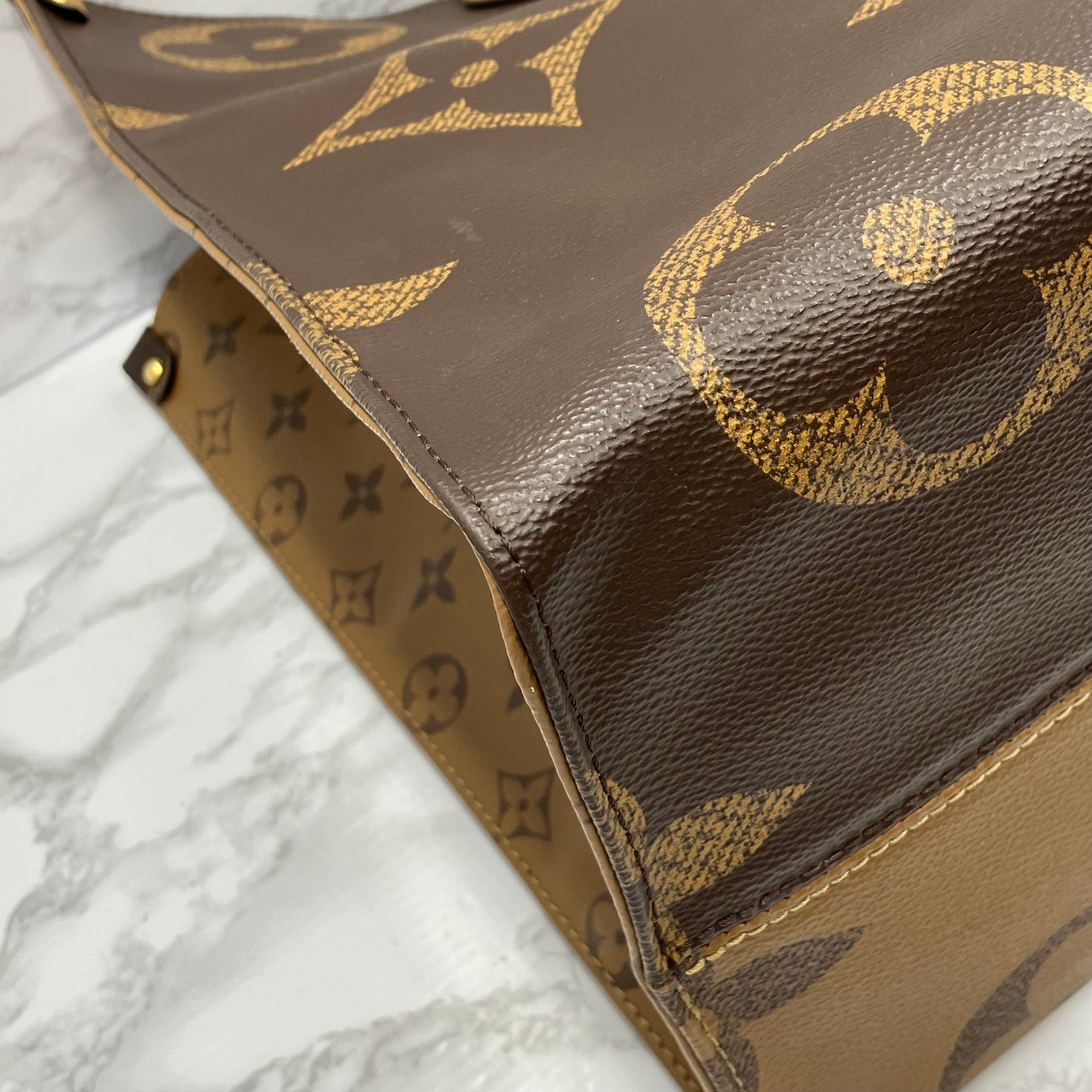 LOUIS VUITTON Giant Monogram Reverse ON THE GO GM