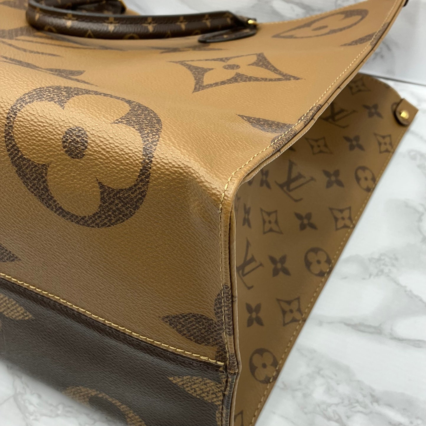 LOUIS VUITTON Giant Monogram Reverse ON THE GO GM