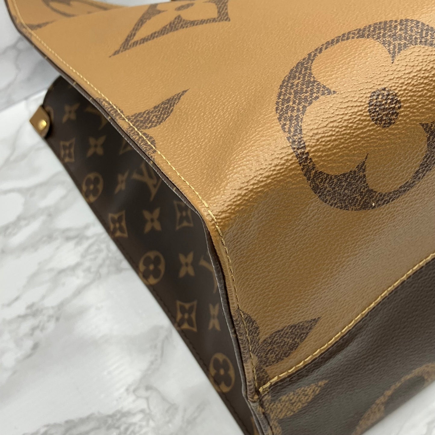 LOUIS VUITTON Giant Monogram Reverse ON THE GO GM