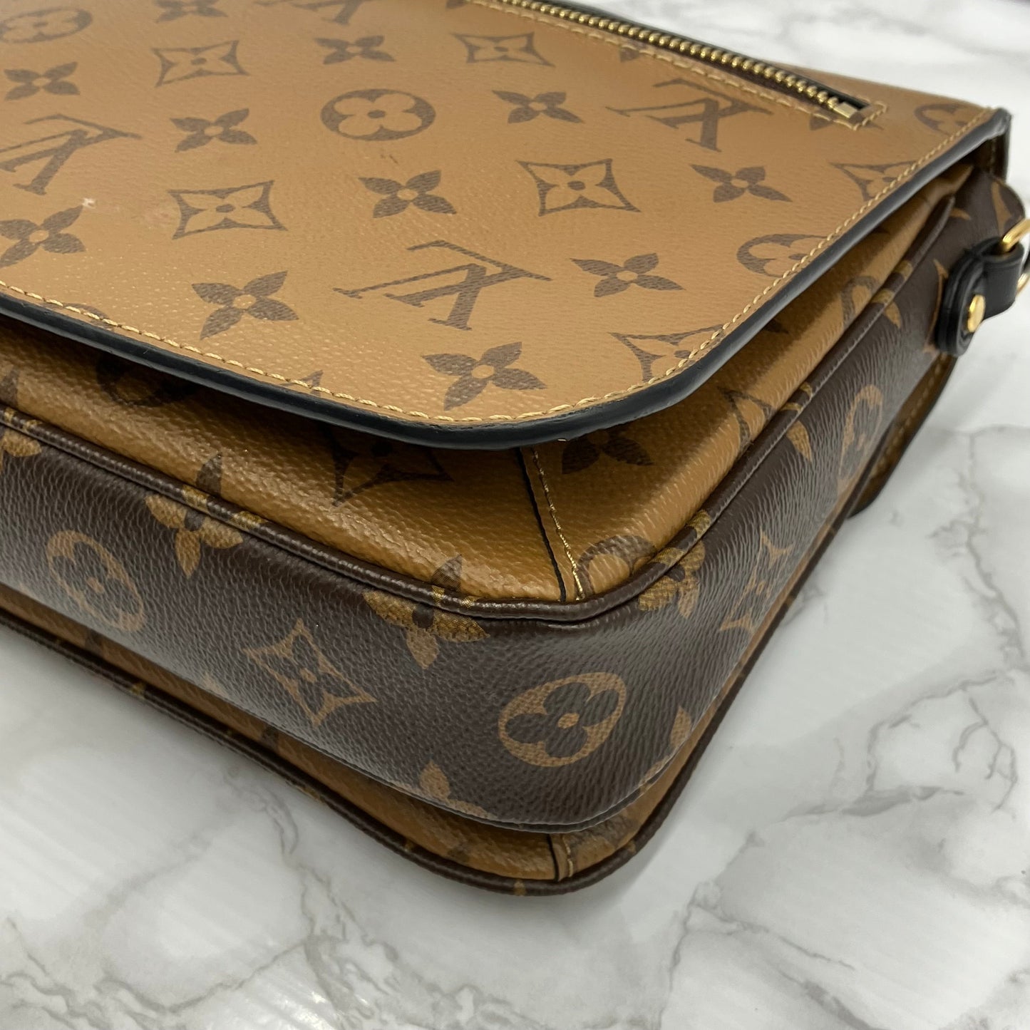 LOUIS VUITTON Monogram Reverse Metis