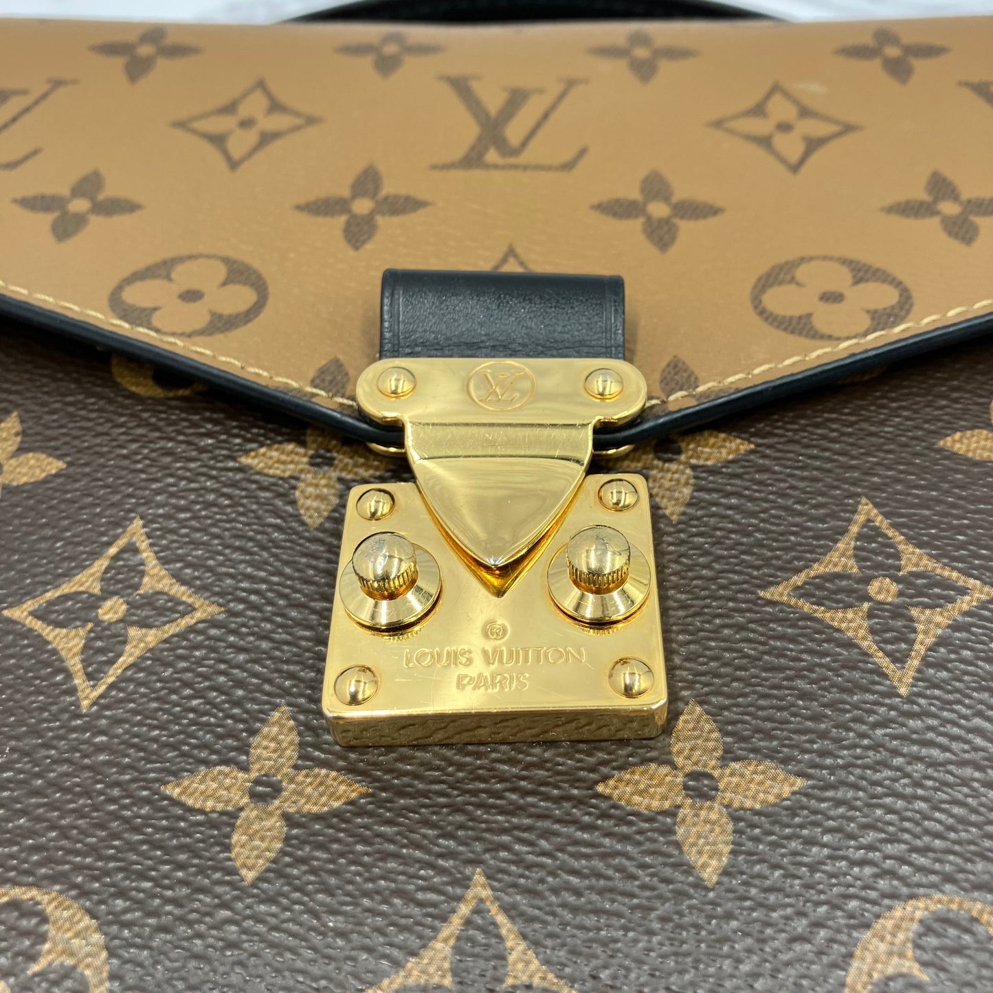 LOUIS VUITTON Monogram Reverse Metis