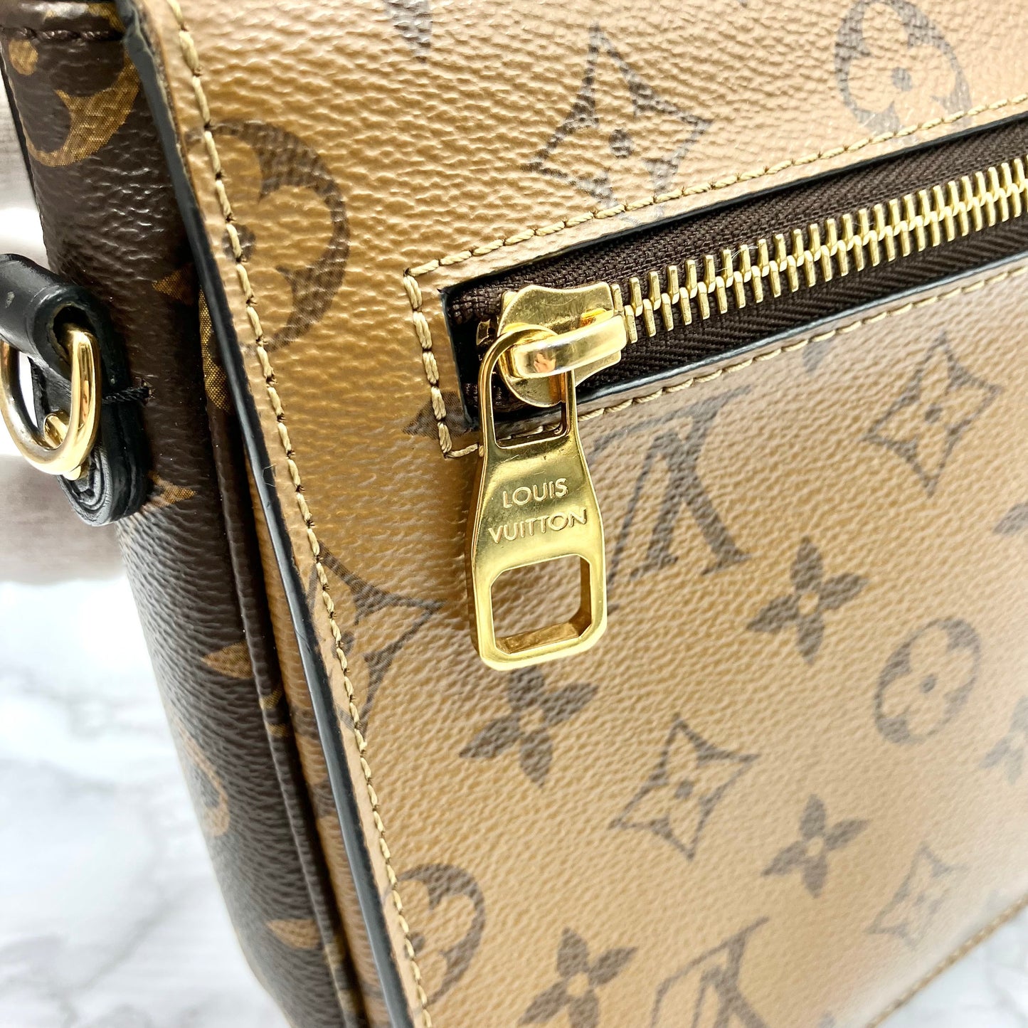 LOUIS VUITTON Monogram Reverse Metis