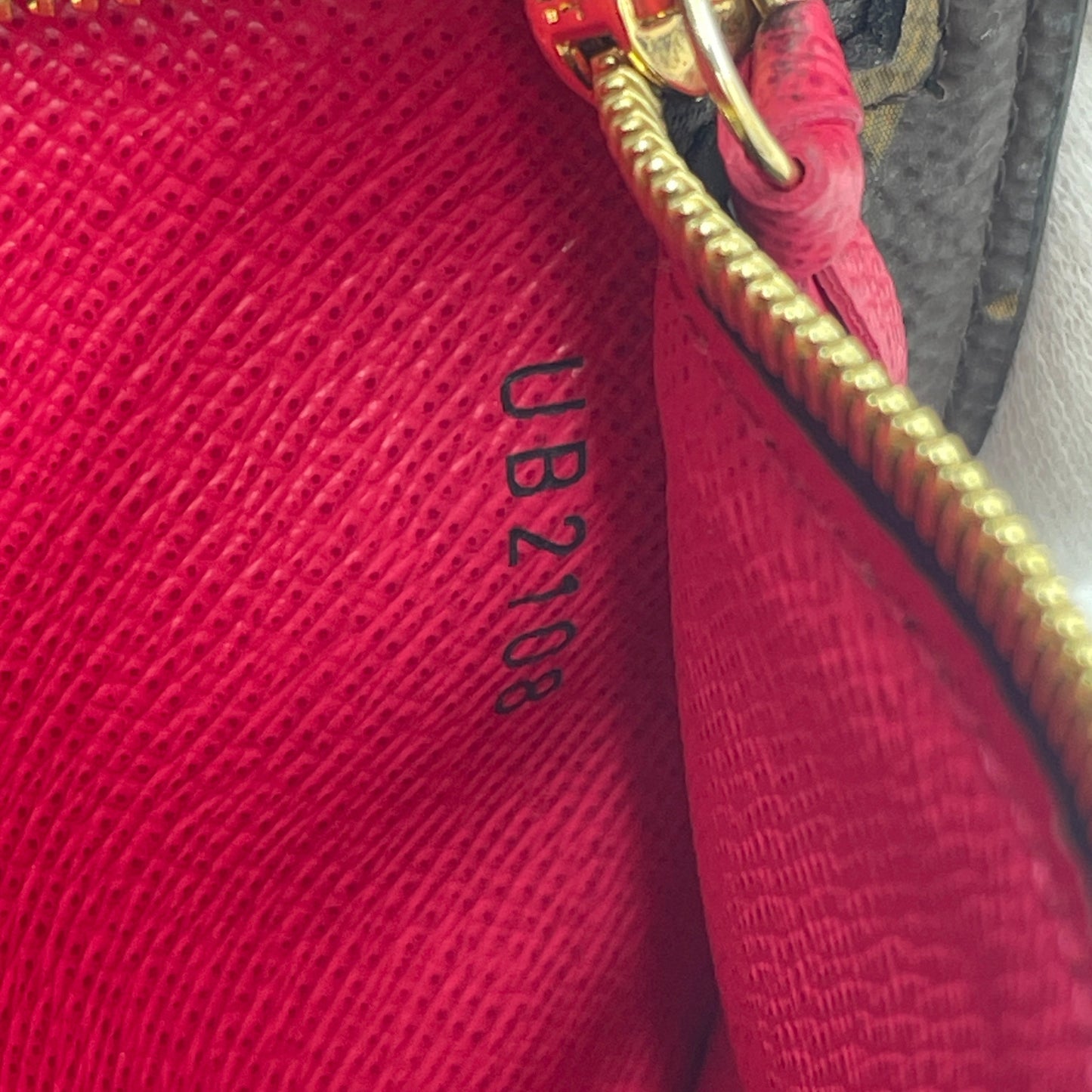 LOUIS VUITTON Pochette Weekend Summer Trunk