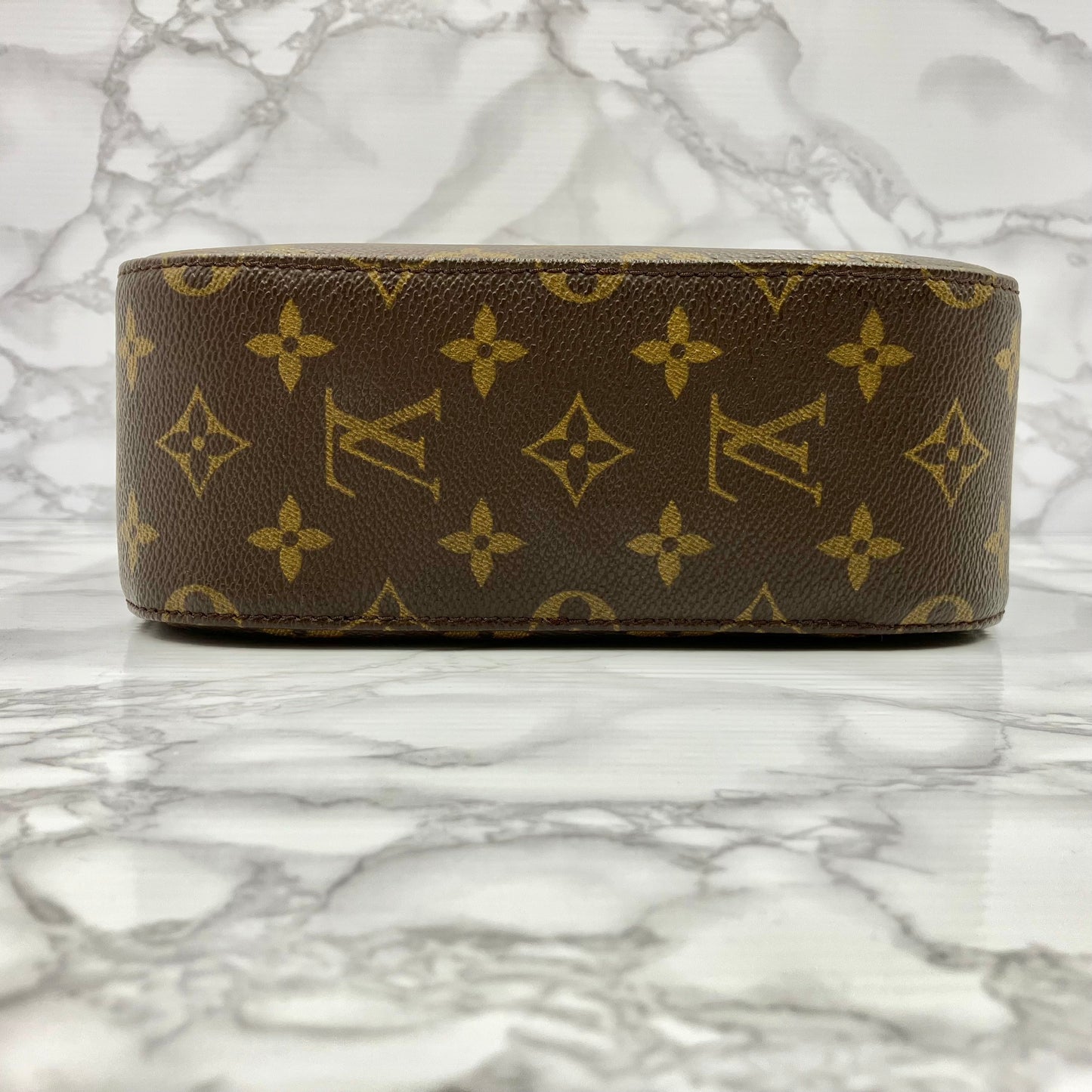 LOUIS VUITTON Monogram spontini