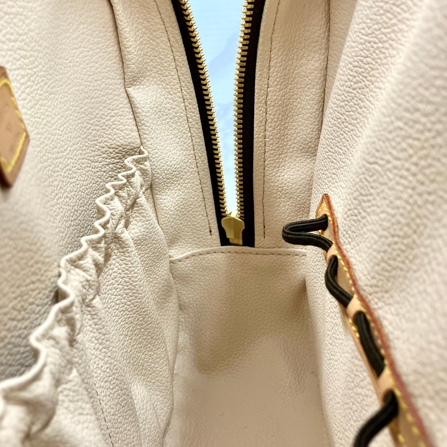 LOUIS VUITTON Monogram spontini