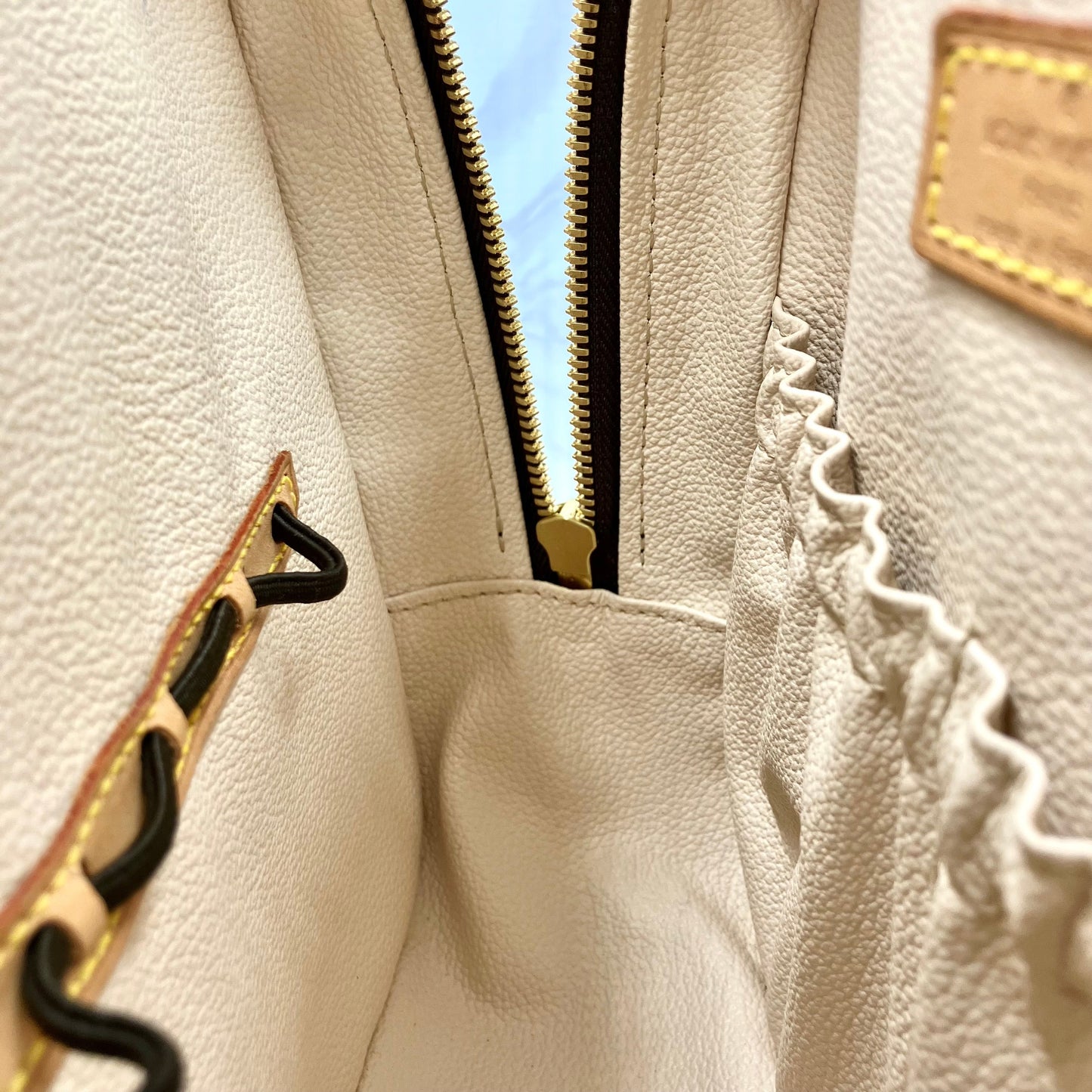 LOUIS VUITTON Monogram spontini