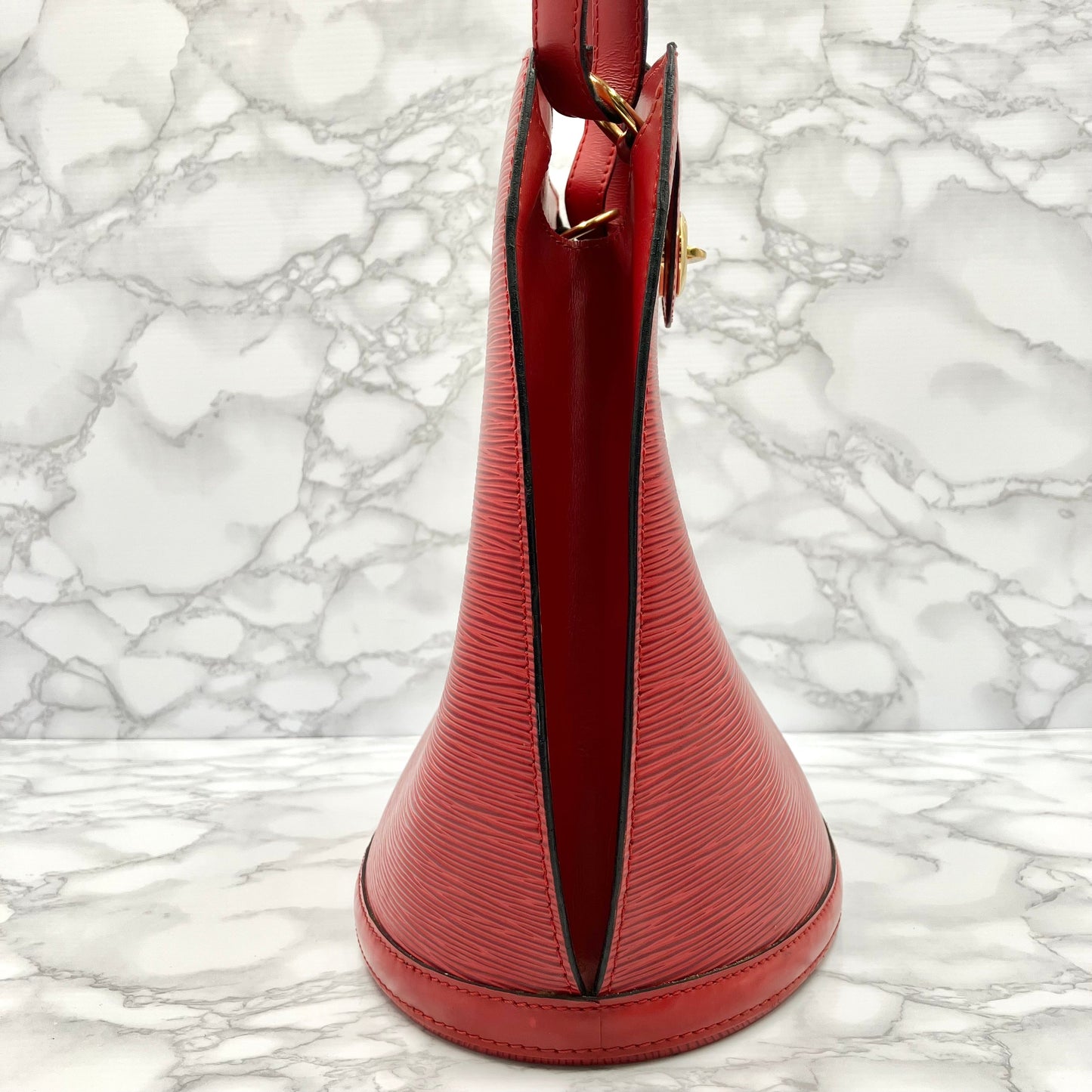 LOUIS VUITTON Epi Cluny
