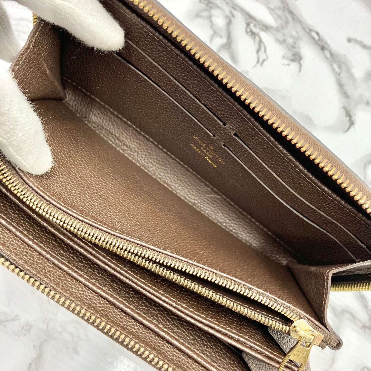LOUIS VUITTON Amplant Zippy