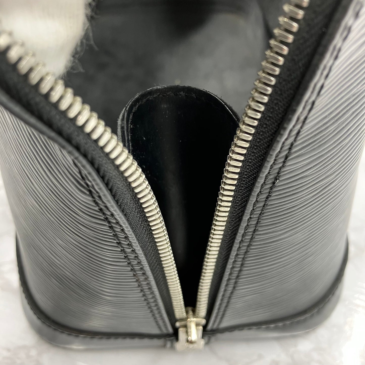 LOUIS VUITTON EPi Alma PM