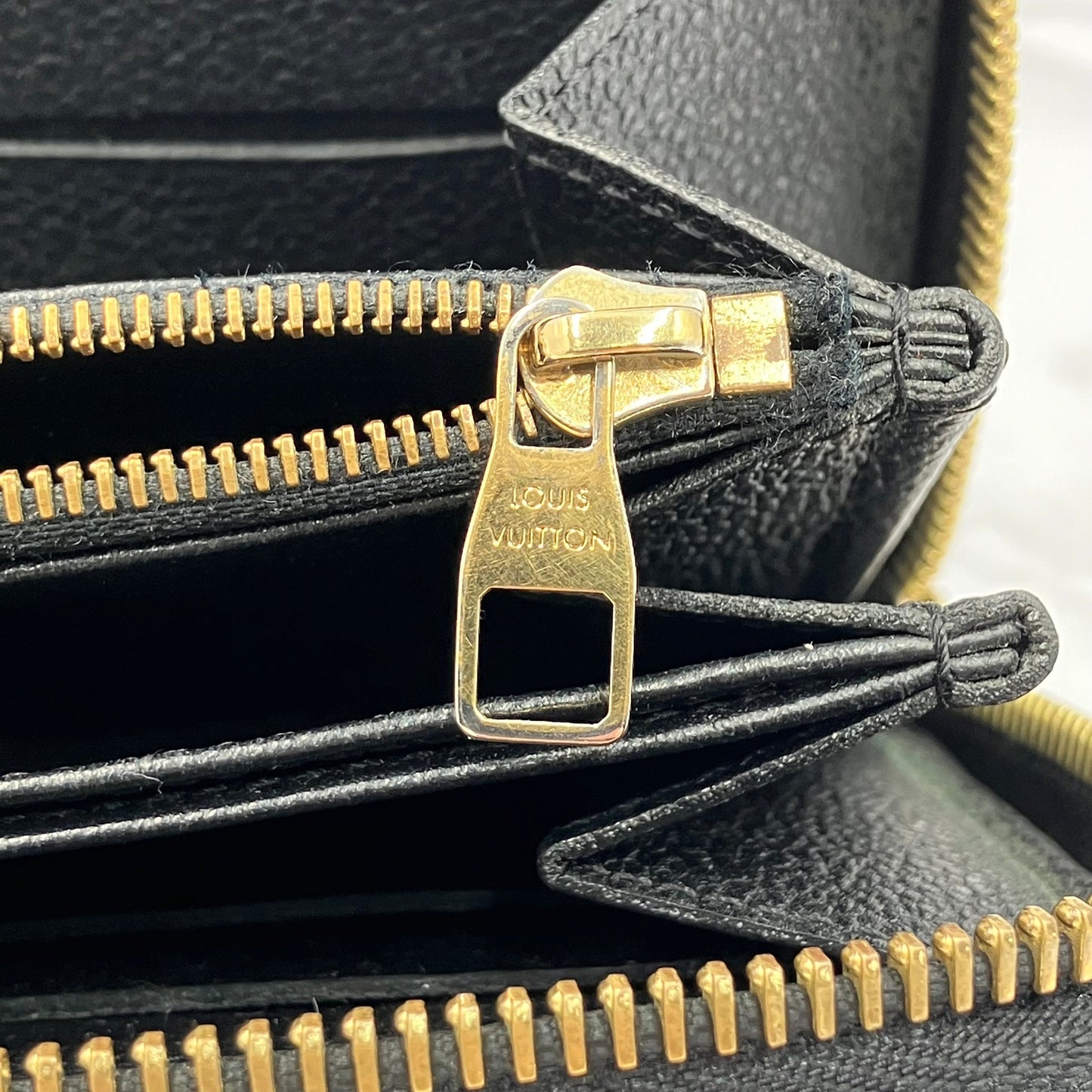 LOUIS VUITTON Amplant Zippy