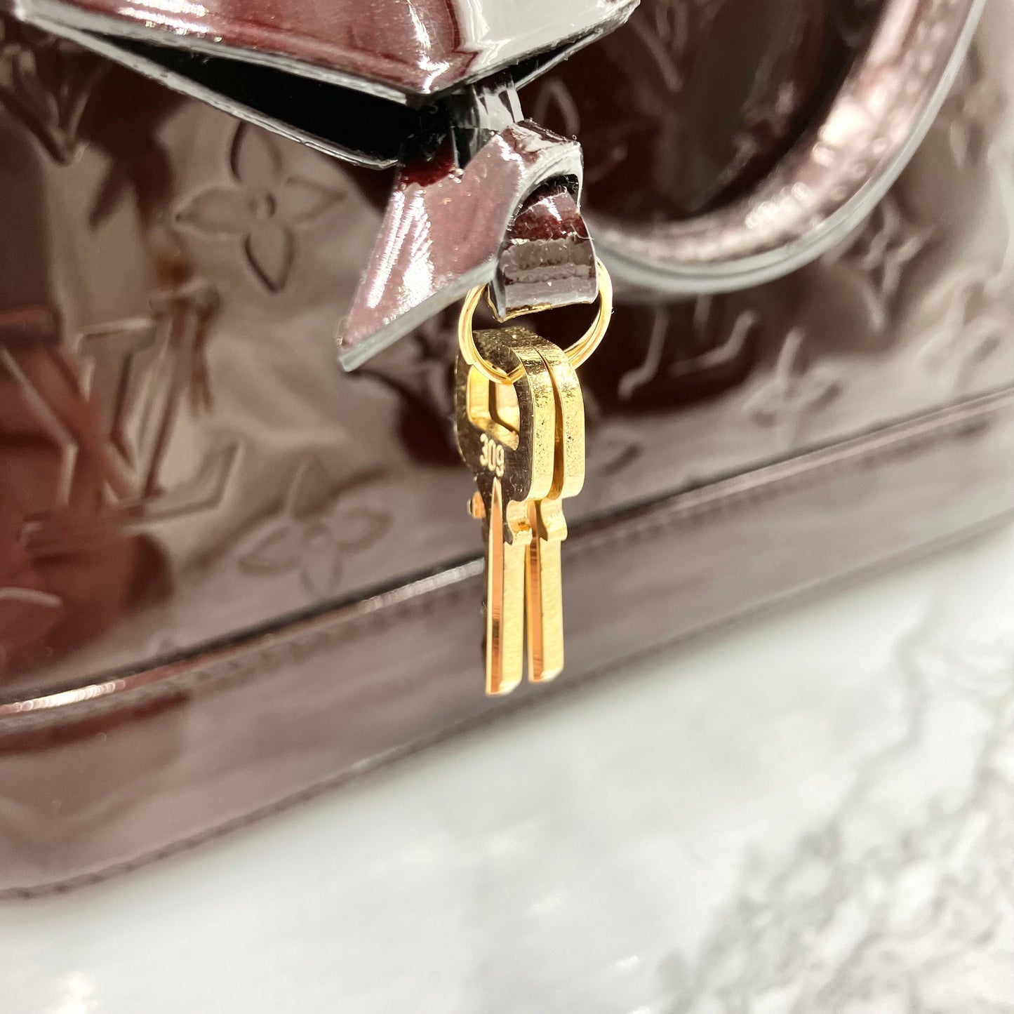 LOUIS VUITTON Alma BB vernis