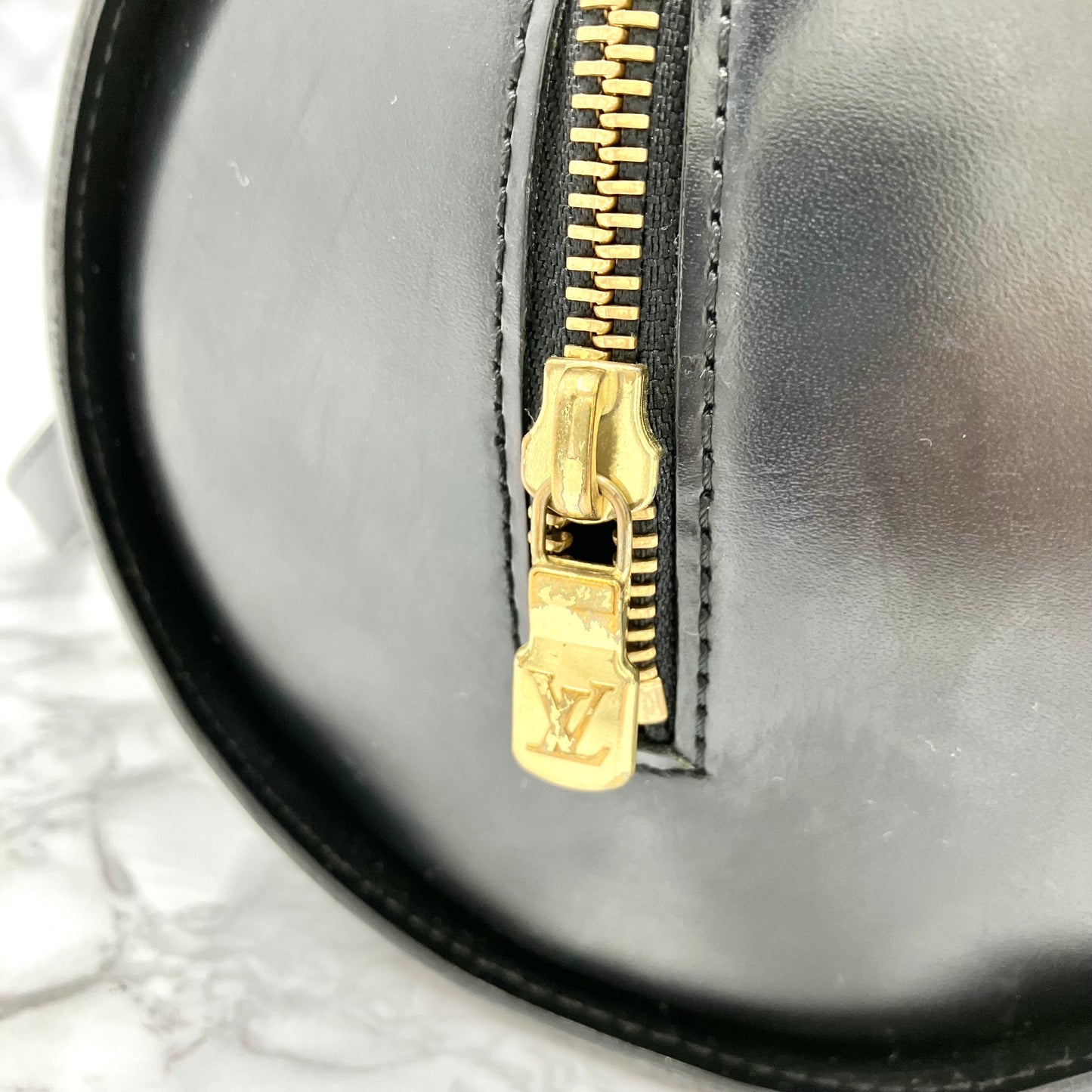 LOUIS VUITTON Epi Sufuro