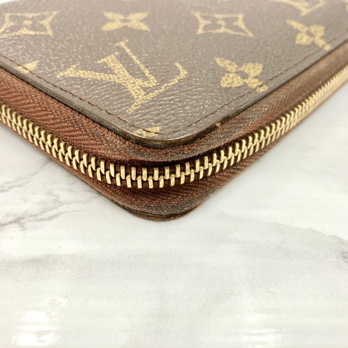 LOUIS VUITTON Monogram zippy