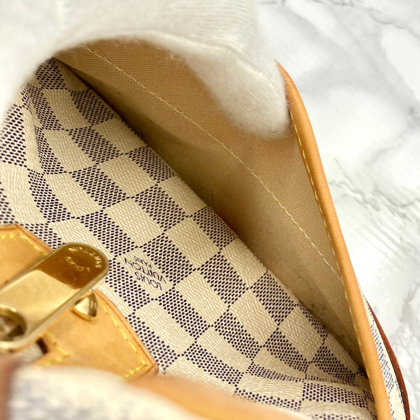 LOUIS VUITTON Azul Berkeley