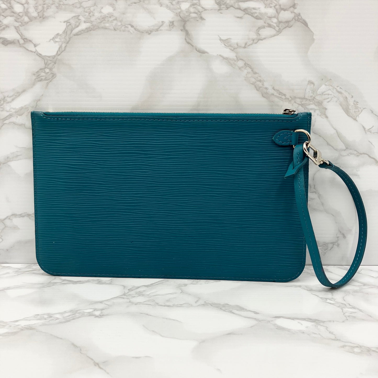LOUIS VUITTON Epi Neverfull MM Pouch