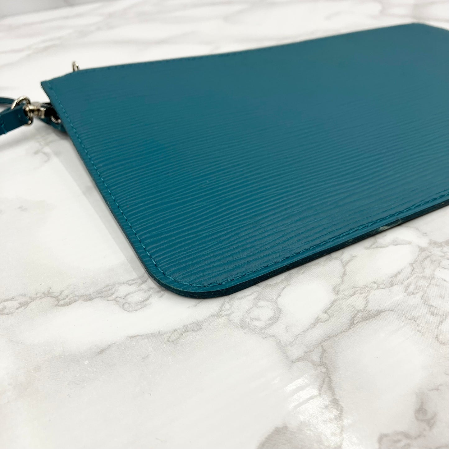 LOUIS VUITTON Epi Neverfull MM Pouch