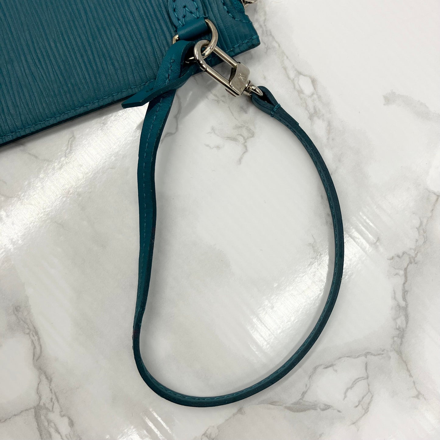 LOUIS VUITTON Epi Neverfull MM Pouch