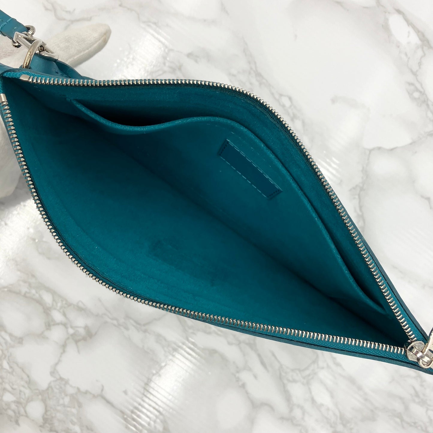 LOUIS VUITTON Epi Neverfull MM Pouch