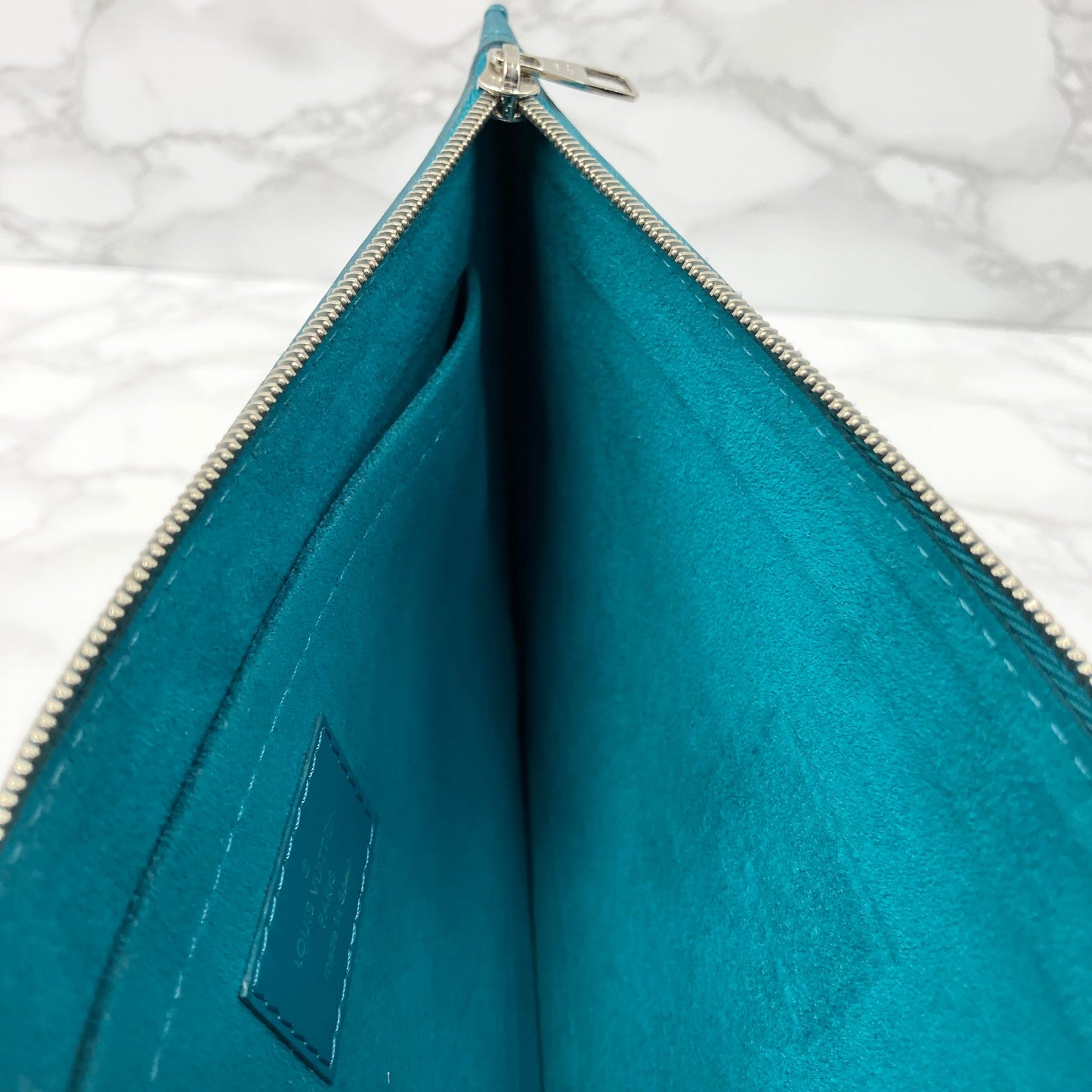 LOUIS VUITTON Epi Neverfull MM Pouch