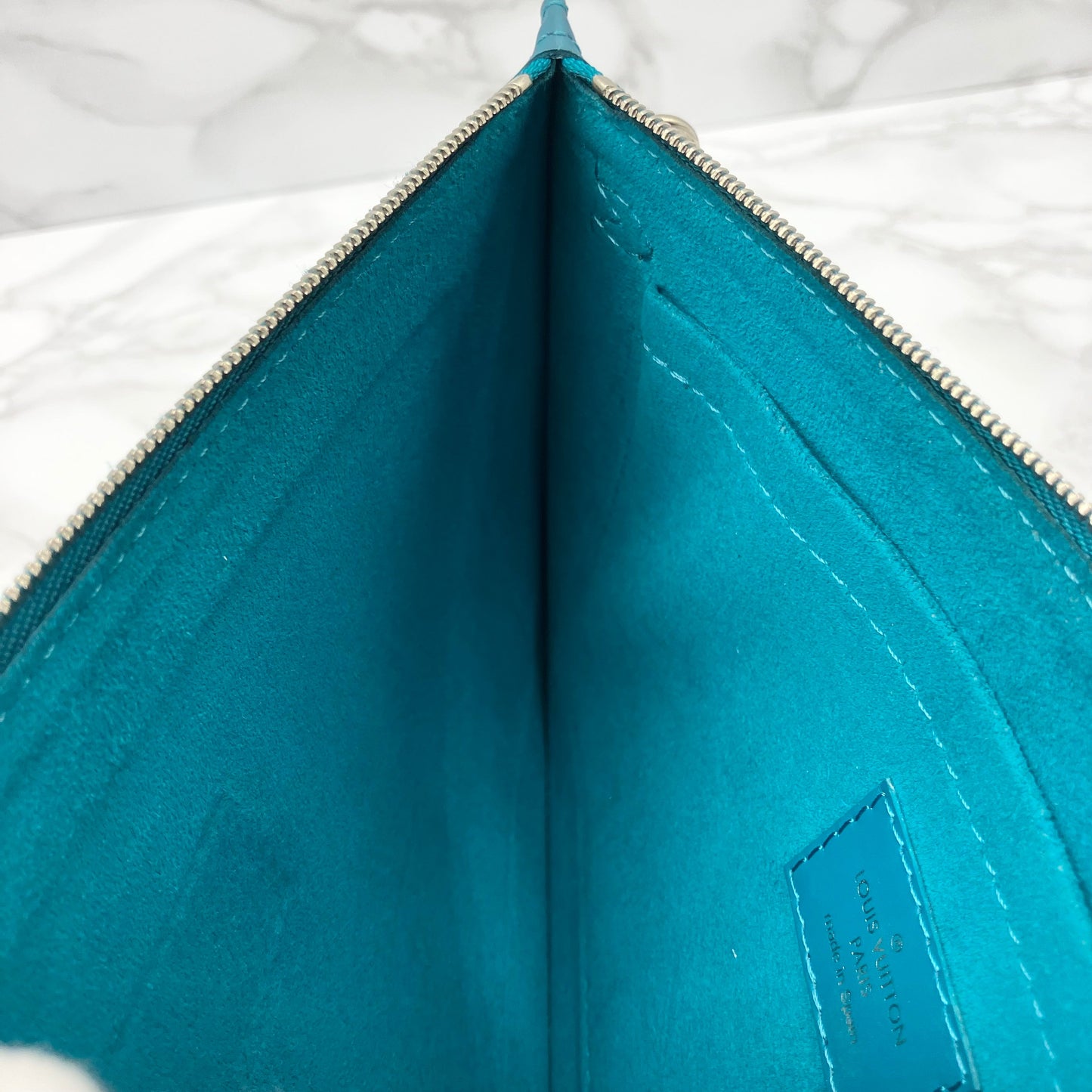 LOUIS VUITTON Epi Neverfull MM Pouch