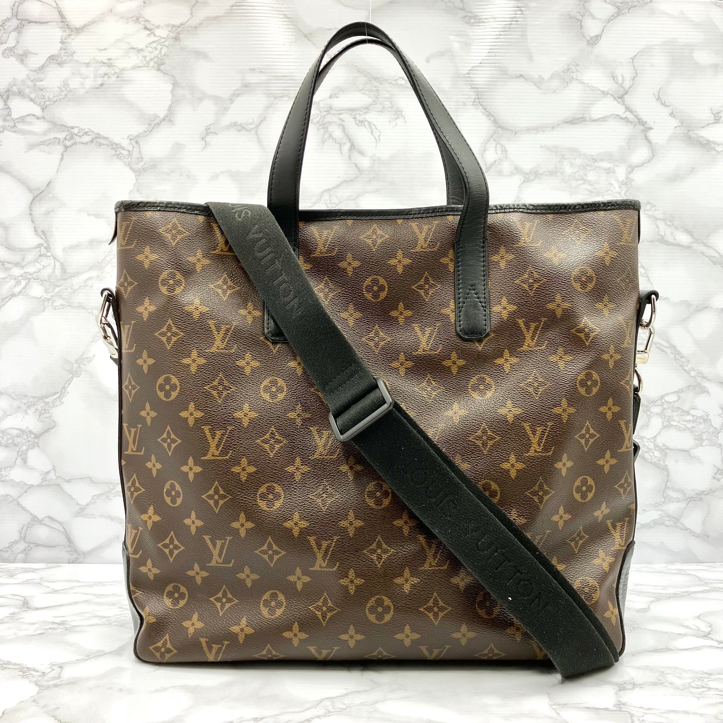 LOUIS VUITTON Monogram MacArthur Davies