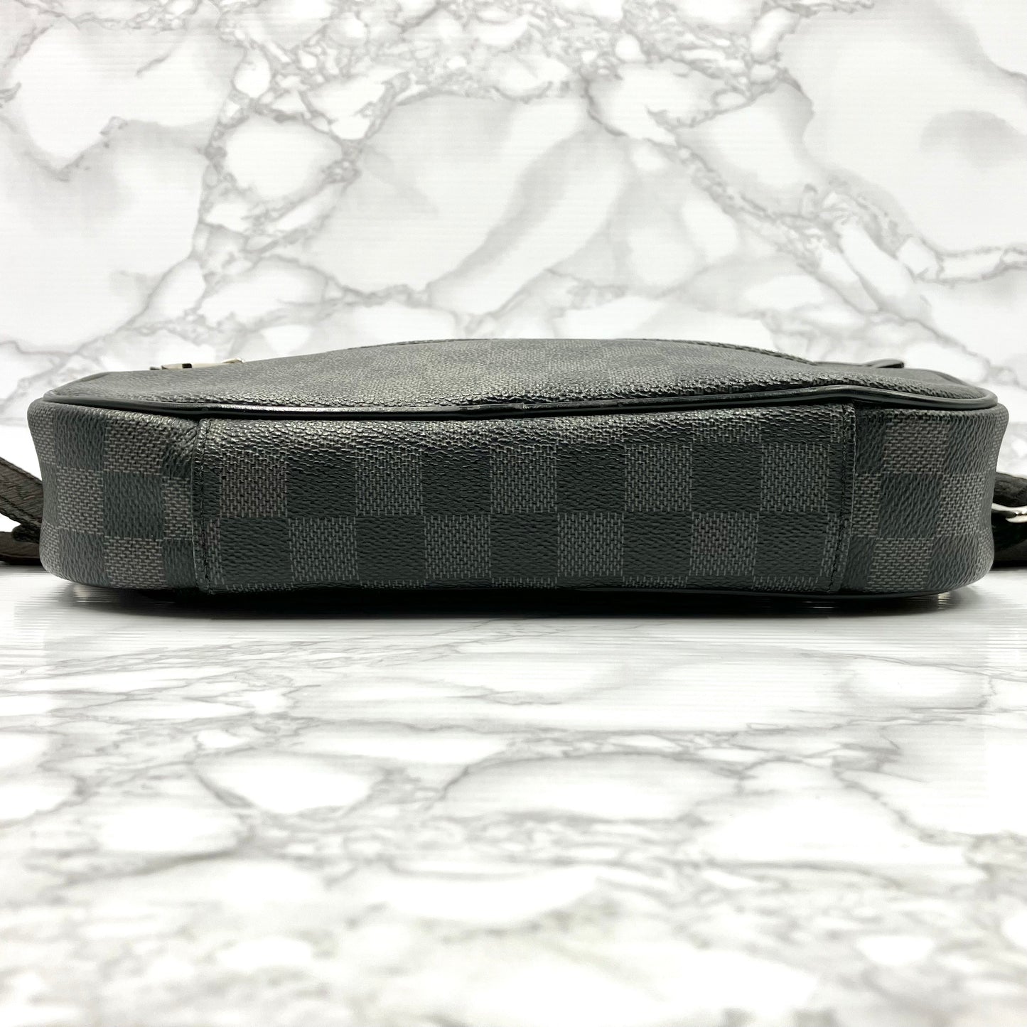 LOUIS VUITTON Damier Graphite Ambler