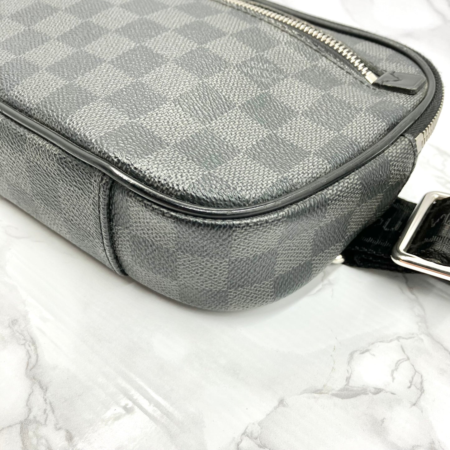 LOUIS VUITTON Damier Graphite Ambler