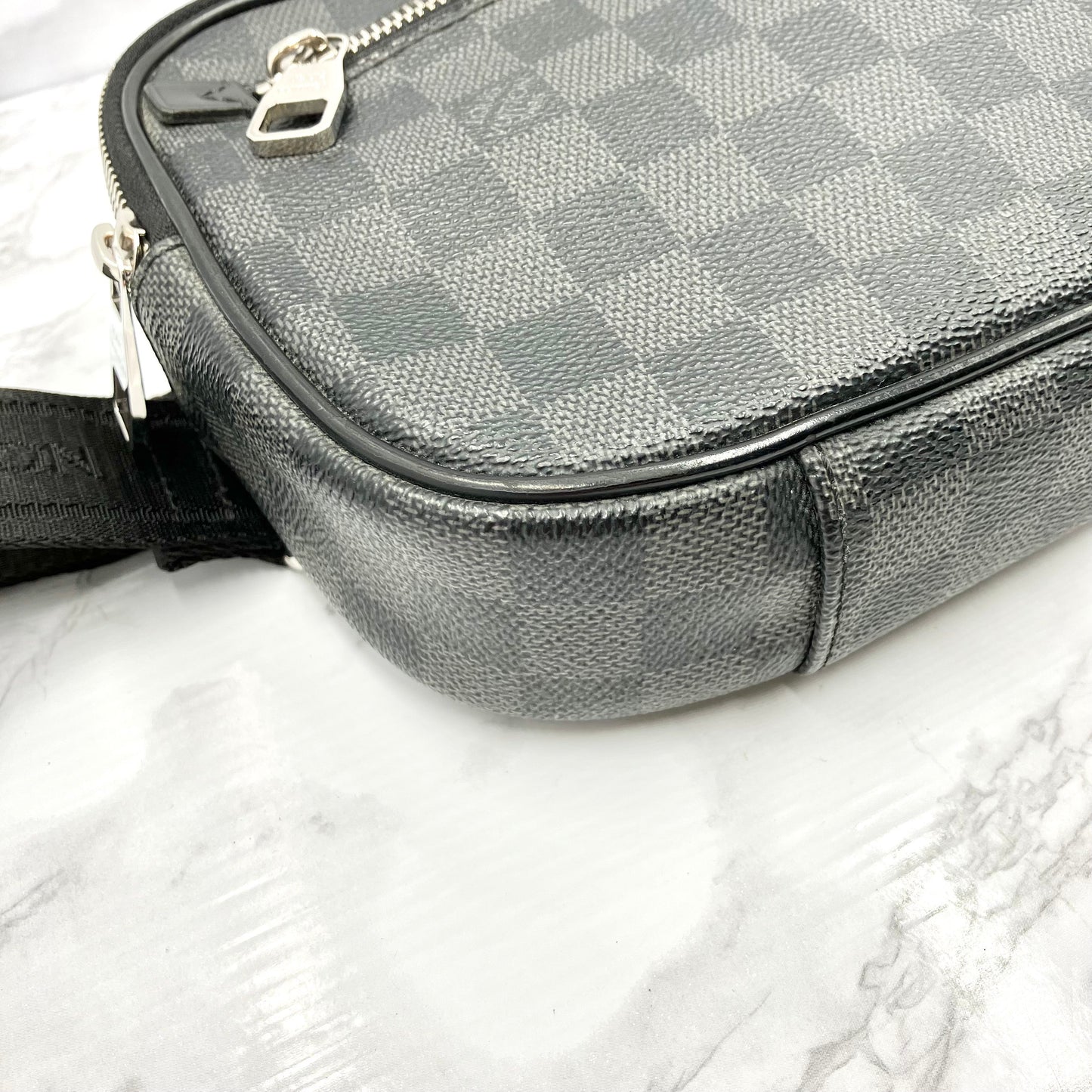 LOUIS VUITTON Damier Graphite Ambler