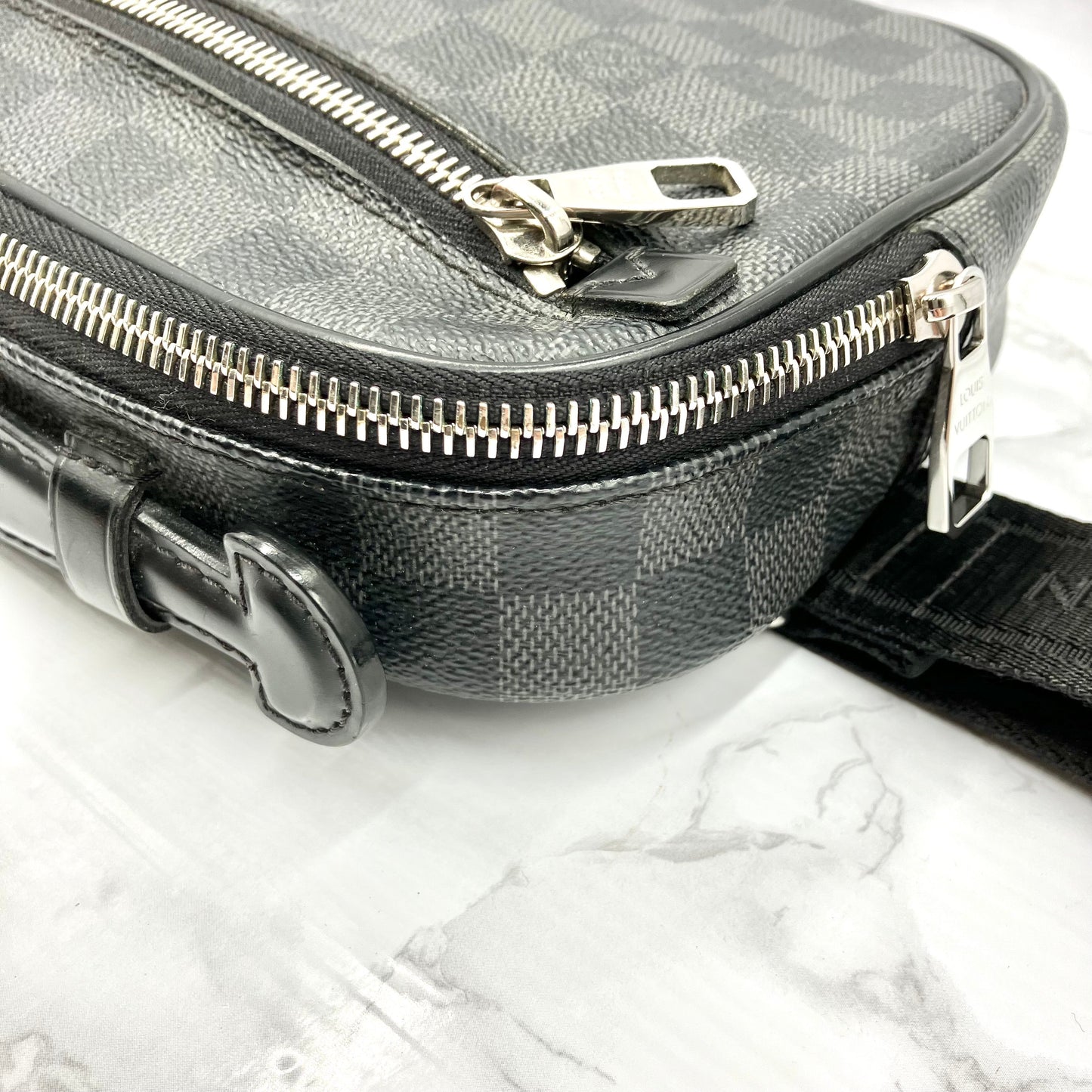 LOUIS VUITTON Damier Graphite Ambler