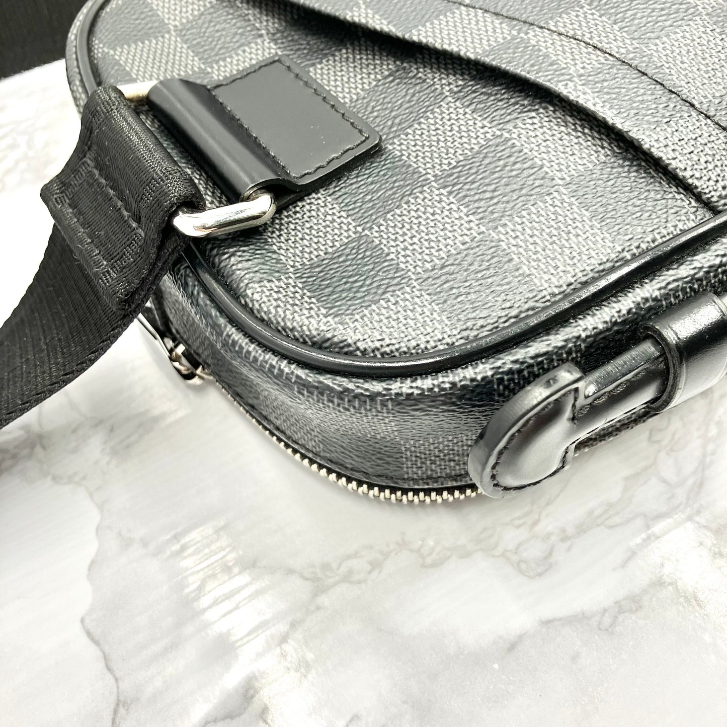 LOUIS VUITTON Damier Graphite Ambler