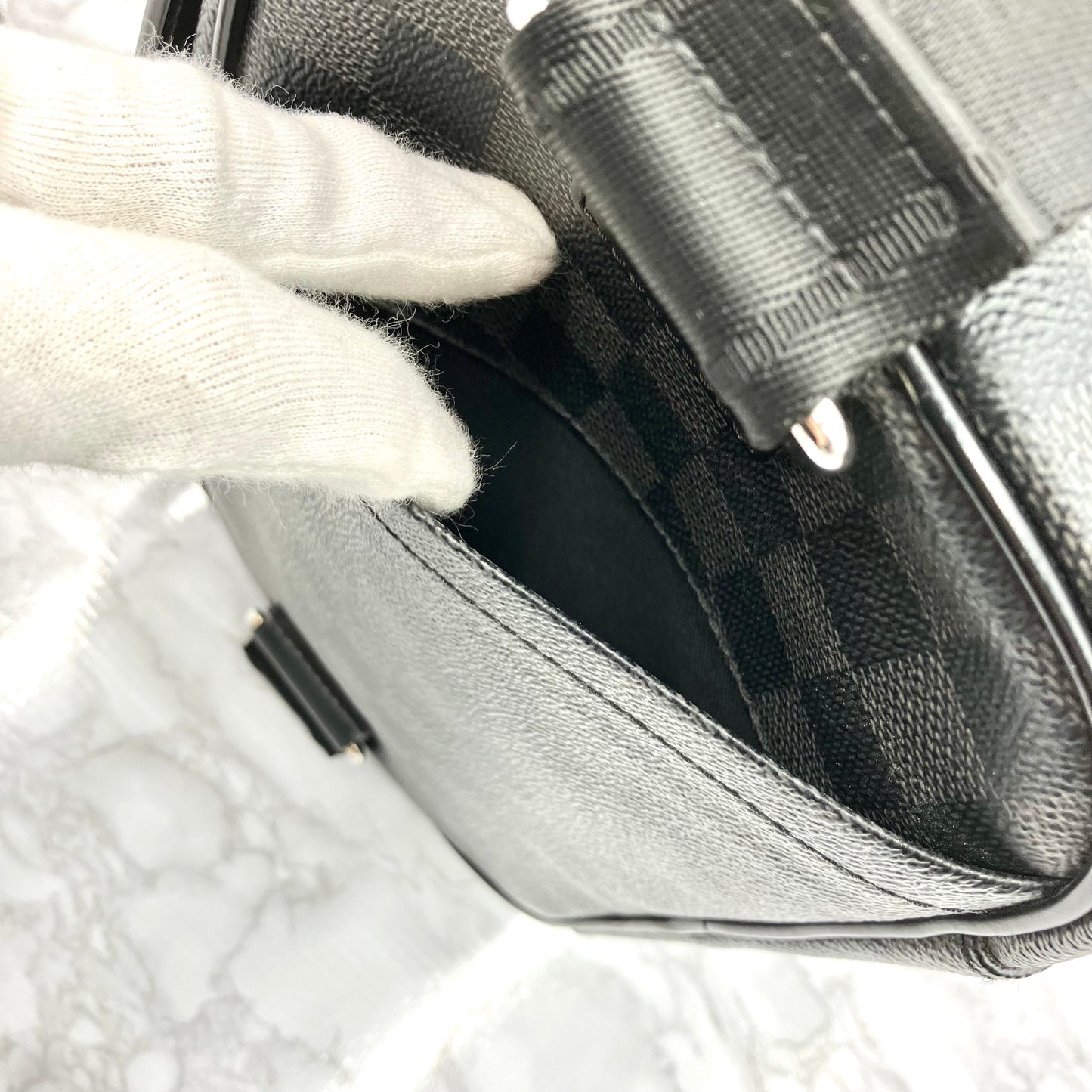 LOUIS VUITTON Damier Graphite Ambler