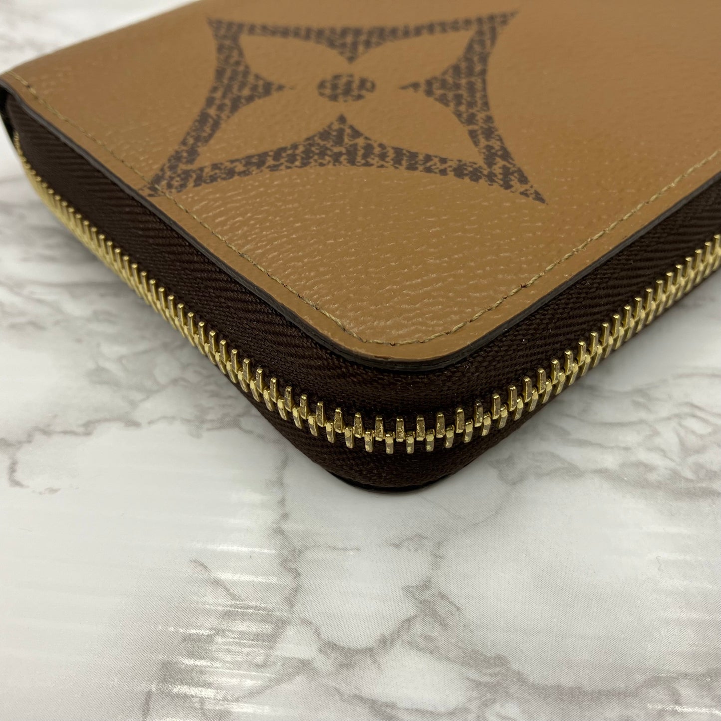 LOUIS VUITTON Giant Monogram Zippy