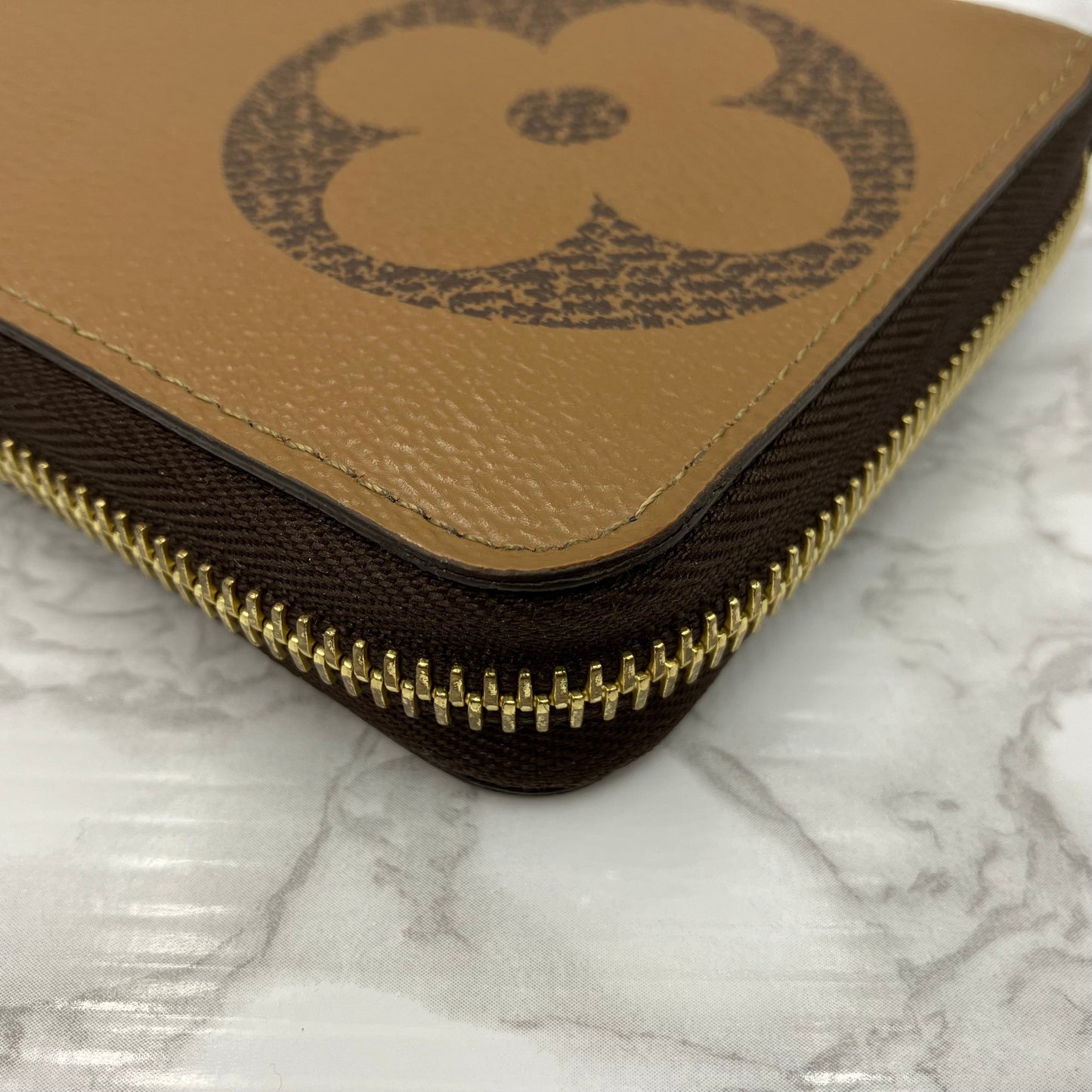 LOUIS VUITTON Giant Monogram Zippy