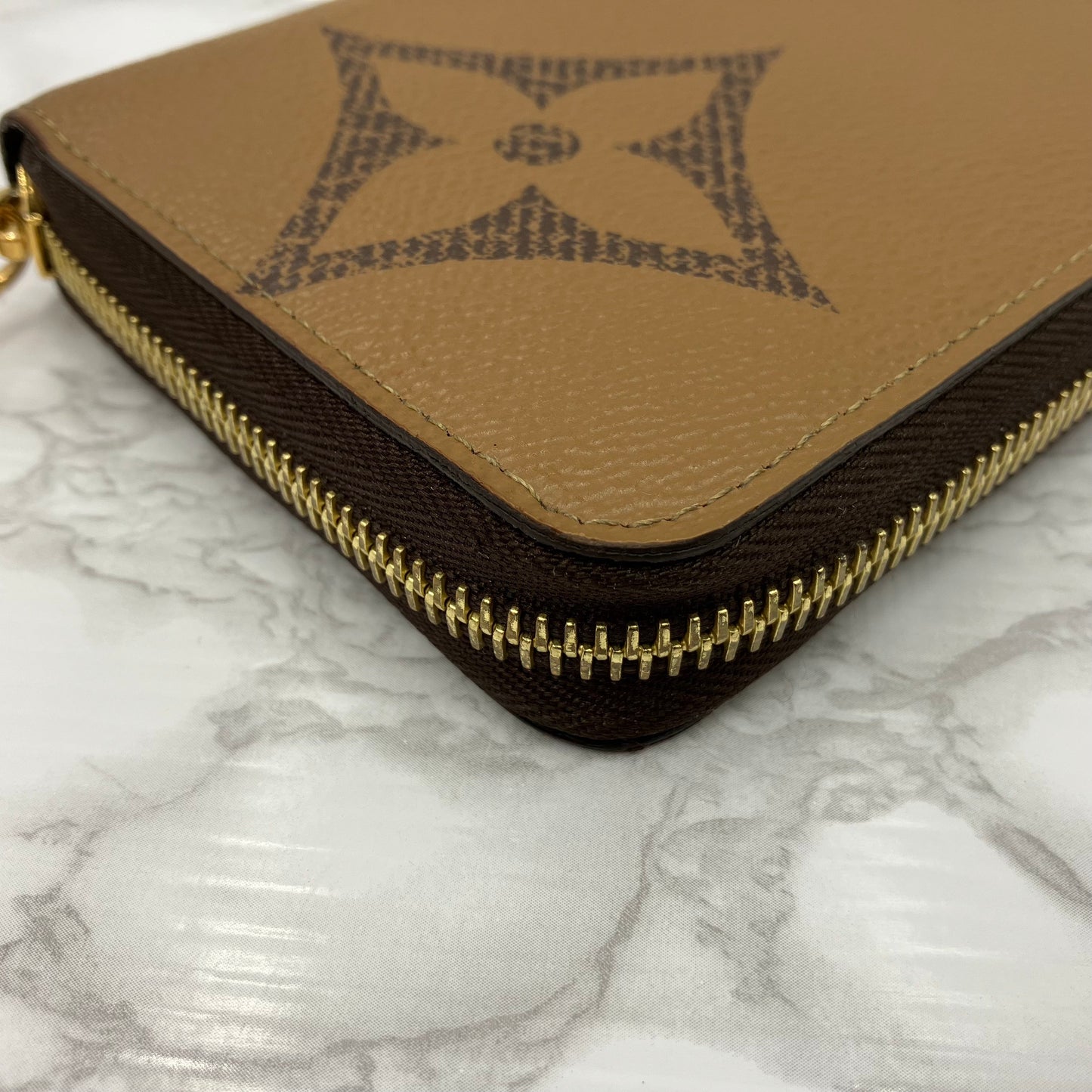 LOUIS VUITTON Giant Monogram Zippy