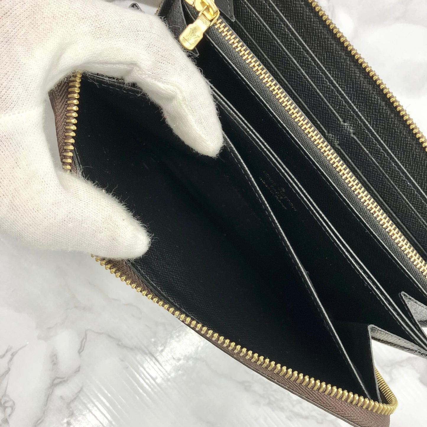 LOUIS VUITTON Giant Monogram Zippy