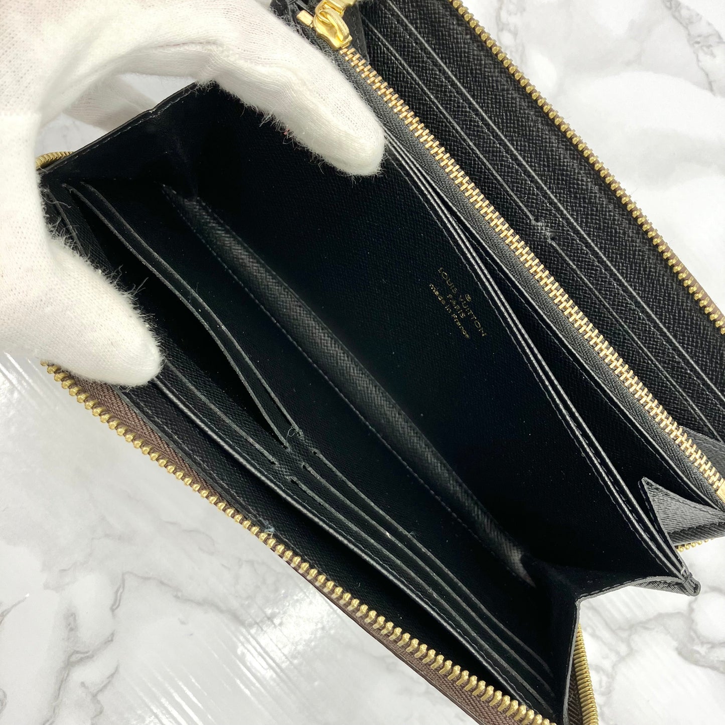 LOUIS VUITTON Giant Monogram Zippy