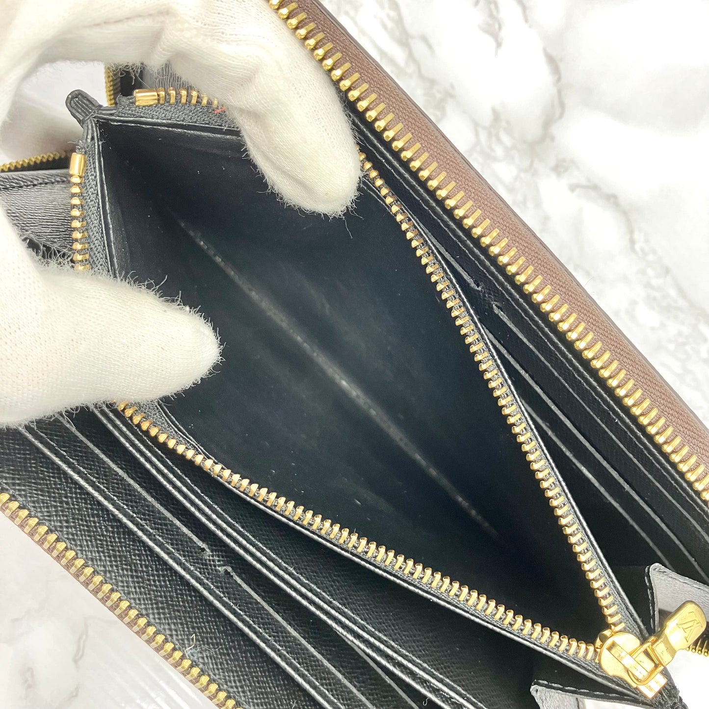 LOUIS VUITTON Giant Monogram Zippy