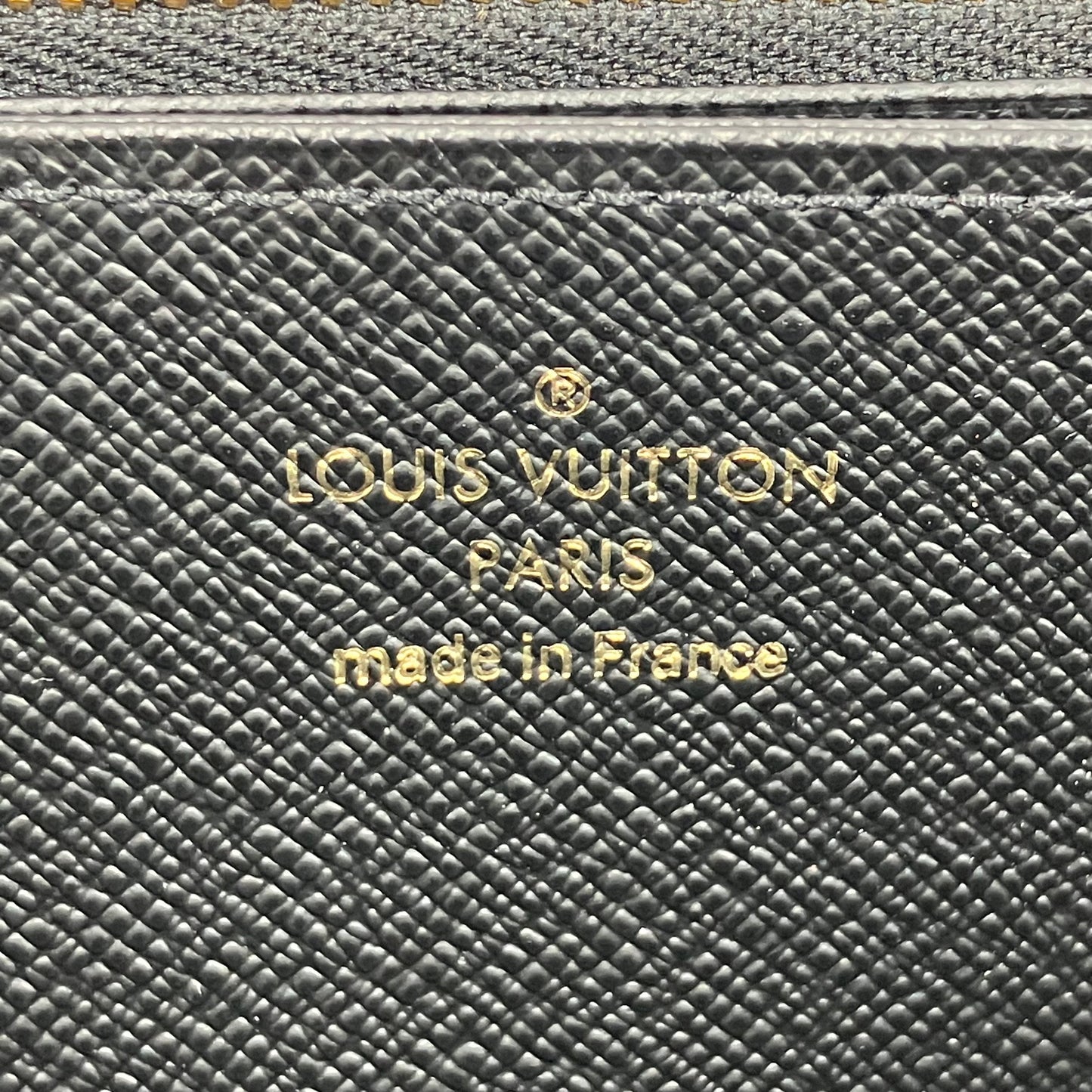 LOUIS VUITTON Giant Monogram Zippy